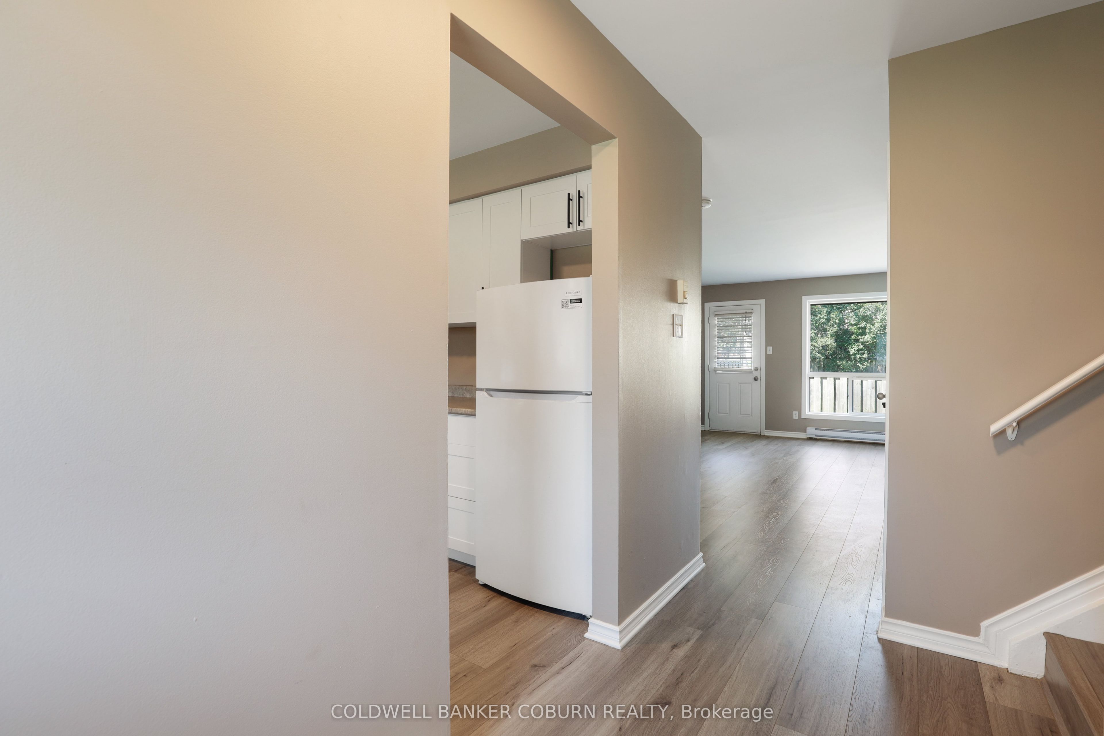 23 Sonnet Crescent S 23, Bells Corners and South to Fallowfield, ON K2H 8W8 photo 4