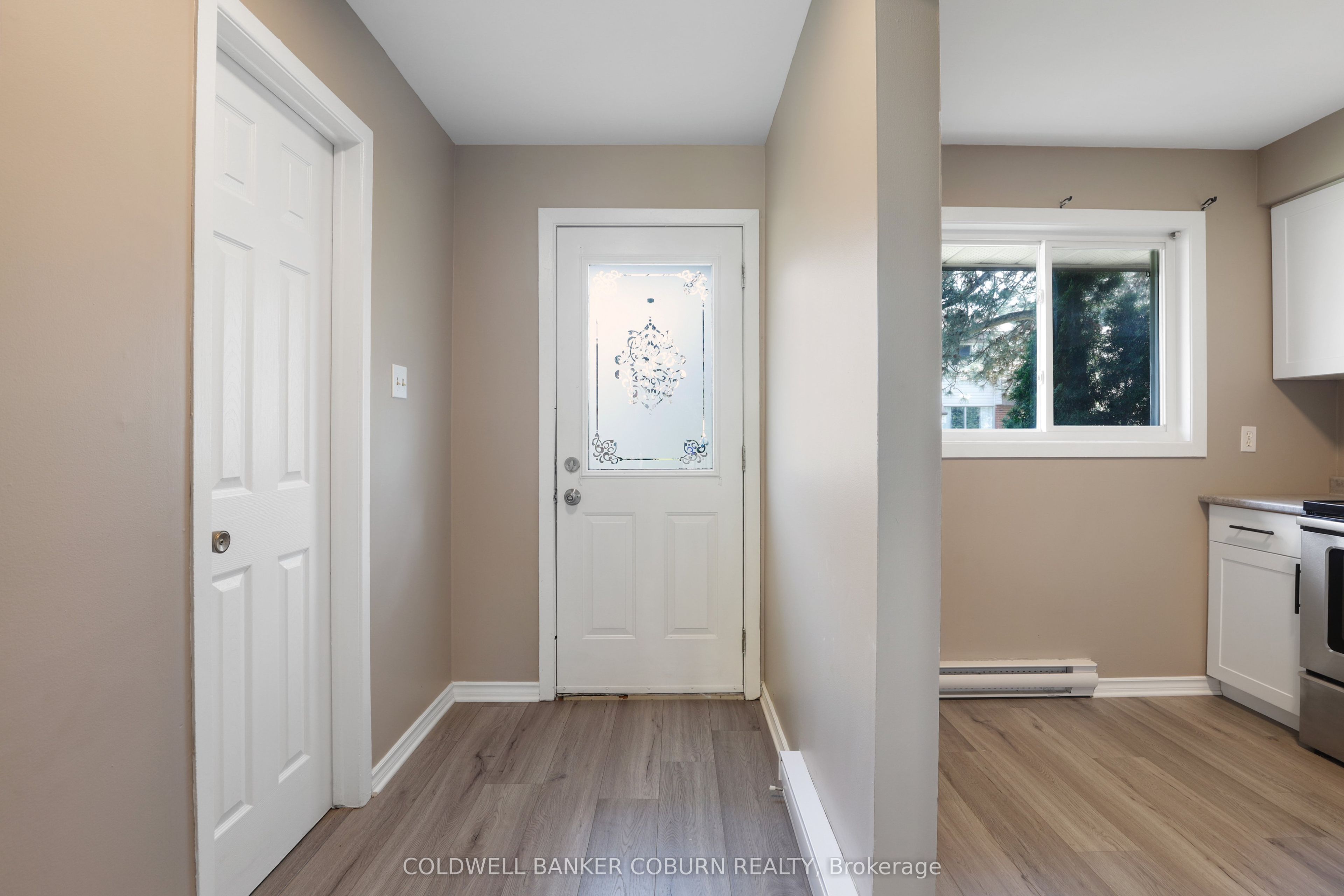 23 Sonnet Crescent S 23, Bells Corners and South to Fallowfield, ON K2H 8W8 photo 5