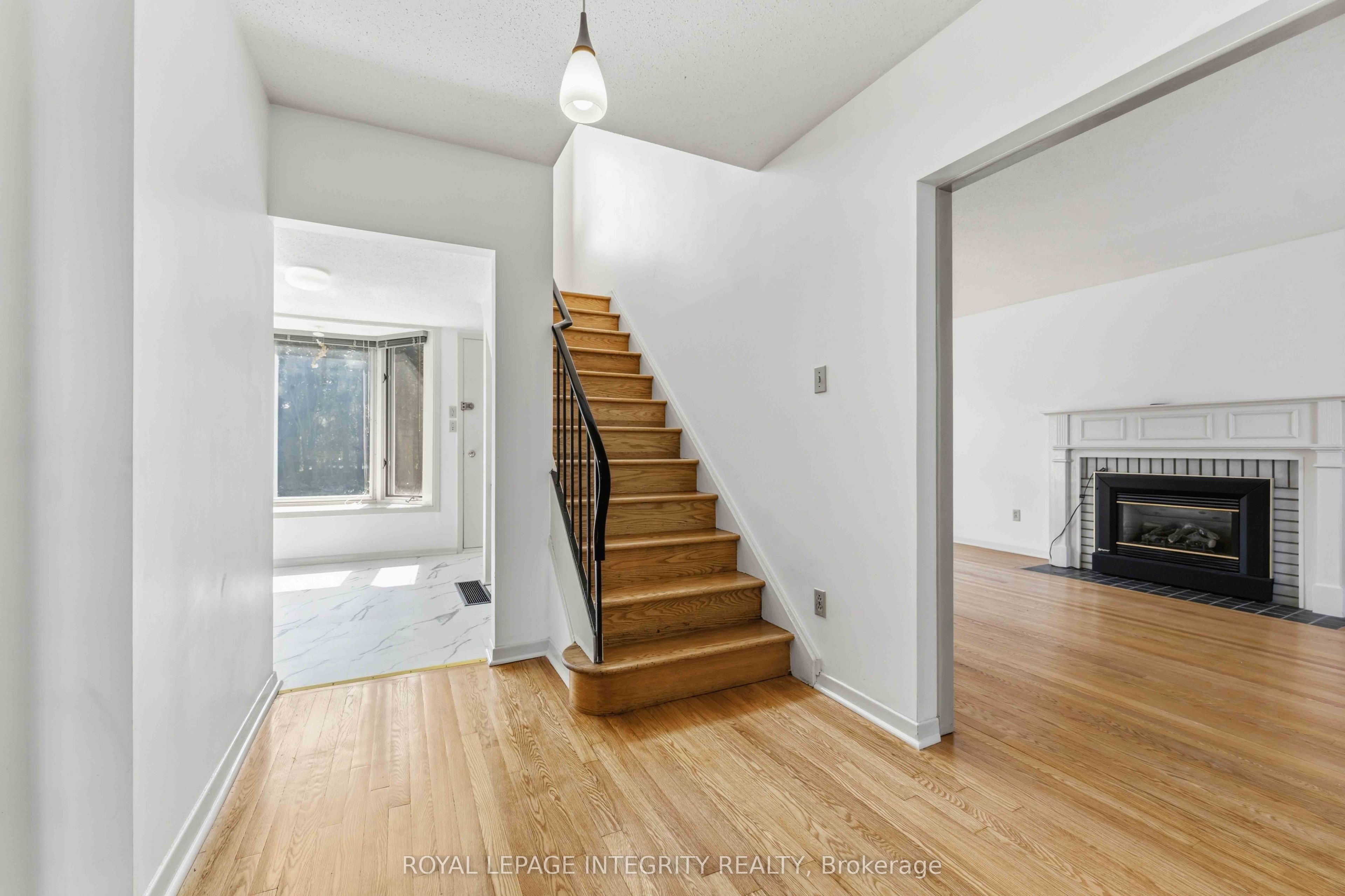 1842 Playfair Drive, Alta Vista and Area, ON K1H 5S1 photo 3
