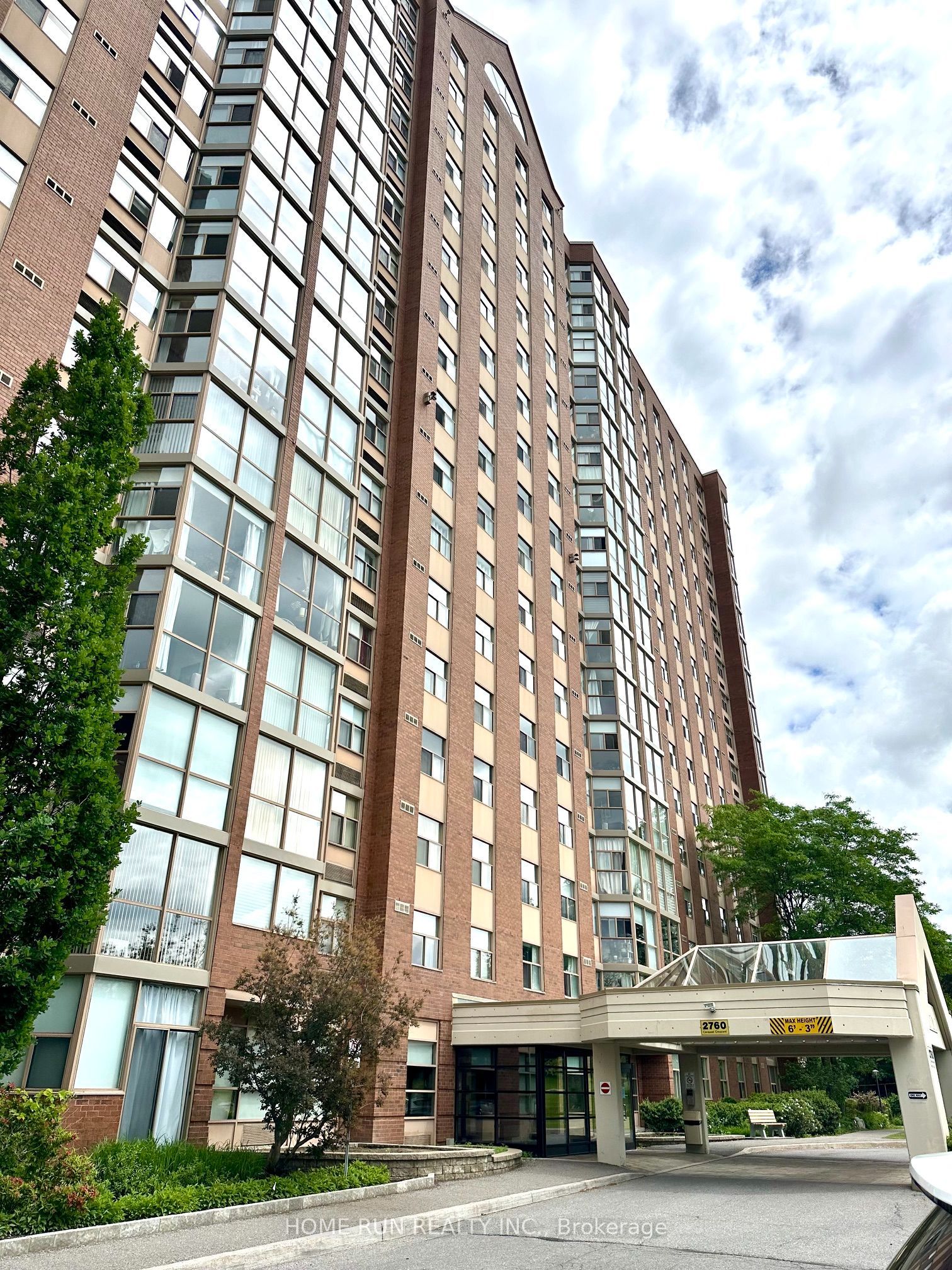 2760 Carousel Crescent 210, Blossom Park - Airport and Area, ON K1T 2N4