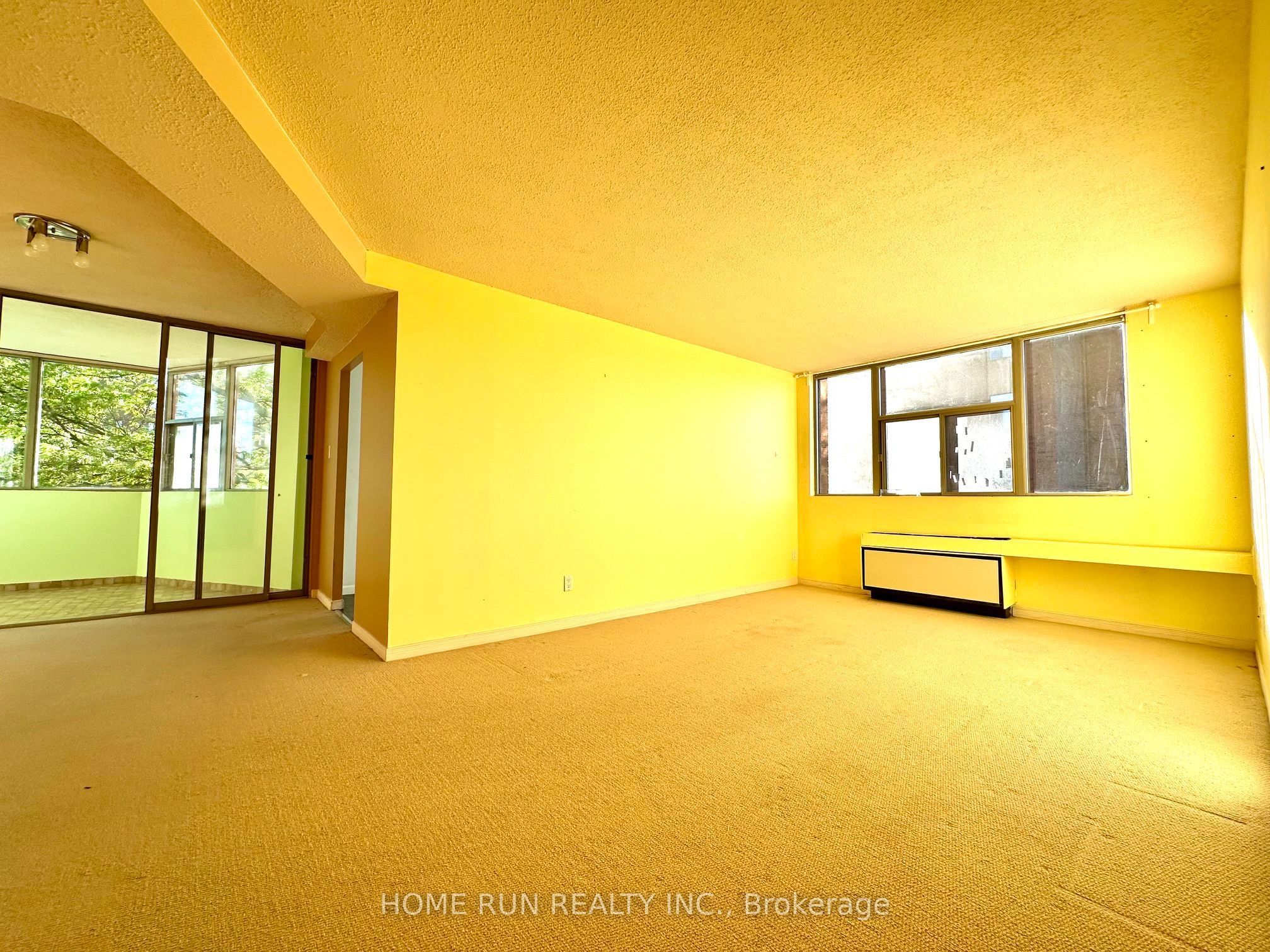 2760 Carousel Crescent 210, Blossom Park - Airport and Area, ON K1T 2N4 photo 2
