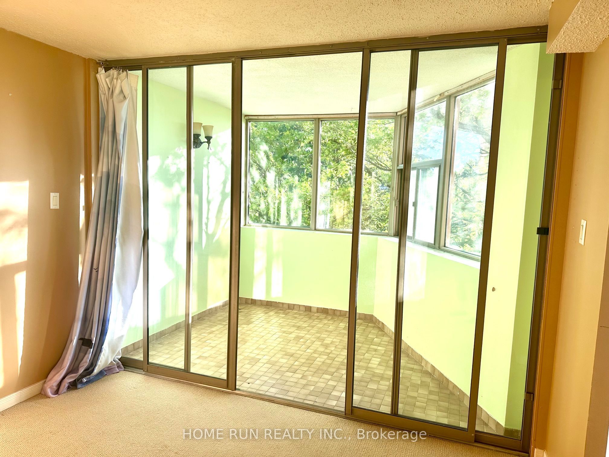 2760 Carousel Crescent 210, Blossom Park - Airport and Area, ON K1T 2N4 photo 3