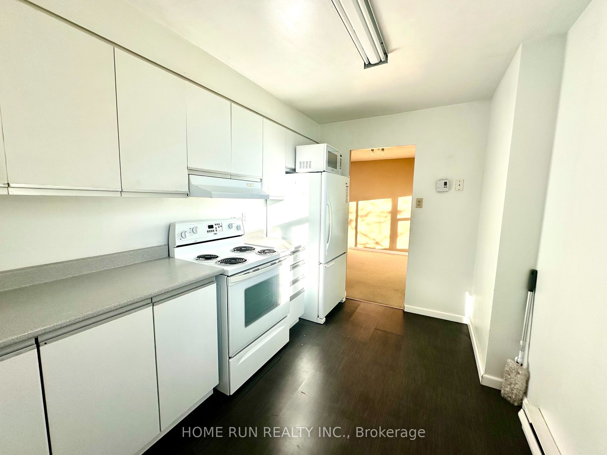 2760 Carousel Crescent 210, Blossom Park - Airport and Area, ON K1T 2N4 photo 5