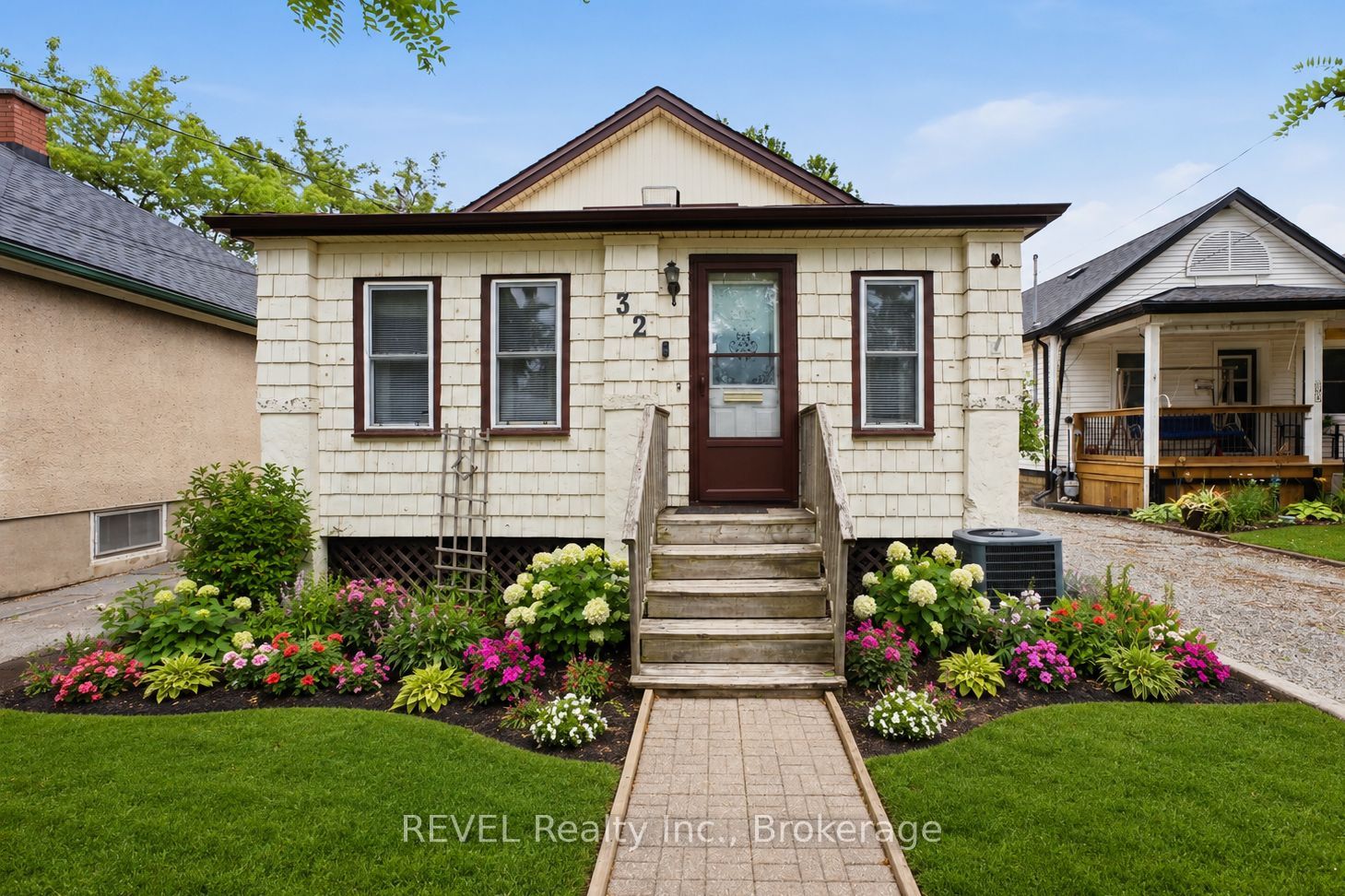 32 St Peter Street, St. Catharines, ON L2T 1N9