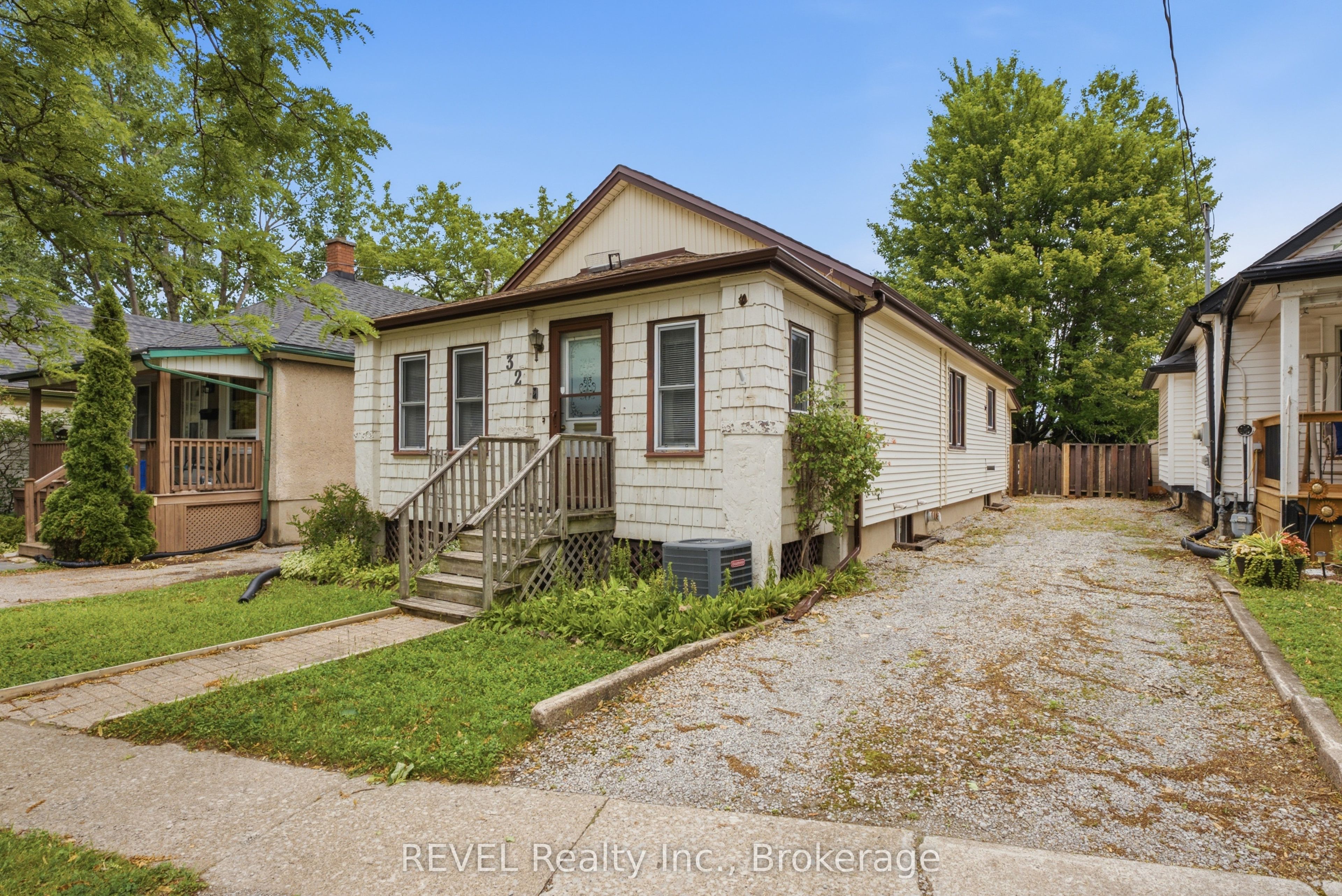 32 St Peter Street, St. Catharines, ON L2T 1N9 photo 2