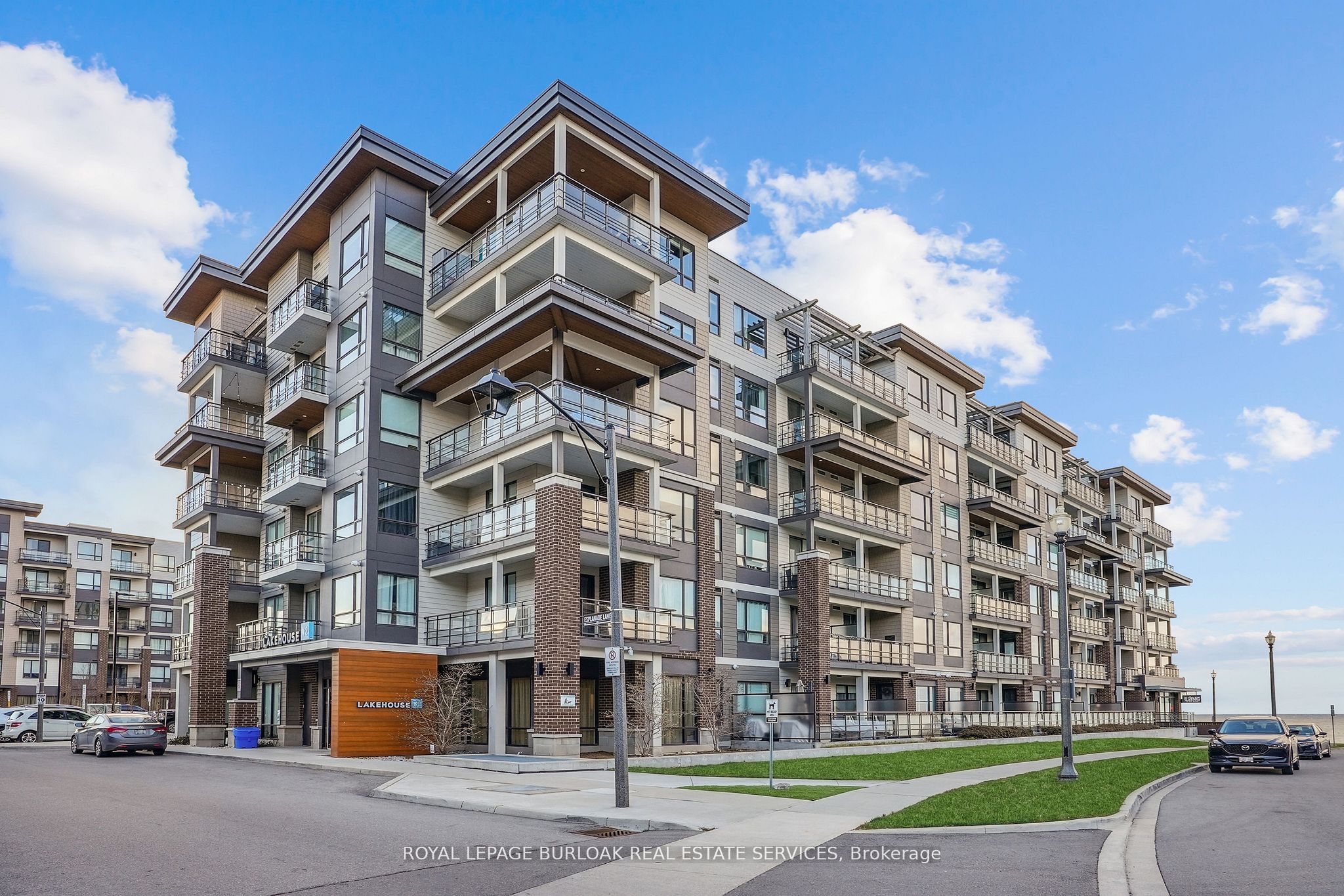 10 Esplanade Lane 215, Grimsby, ON L3M 0H1