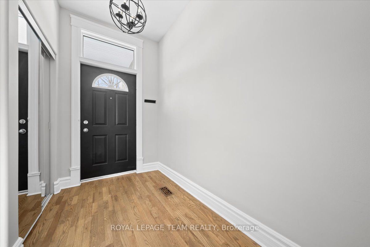 136 Elm Street, West Centre Town, ON K1R 6N5 photo 3