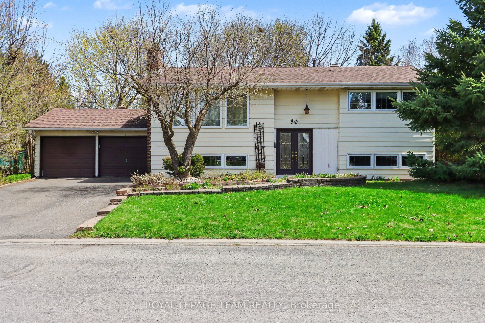 30 Juniper Court, Cityview - Parkwoods Hills - Rideau Shore, ON K2E 5M6 photo 2