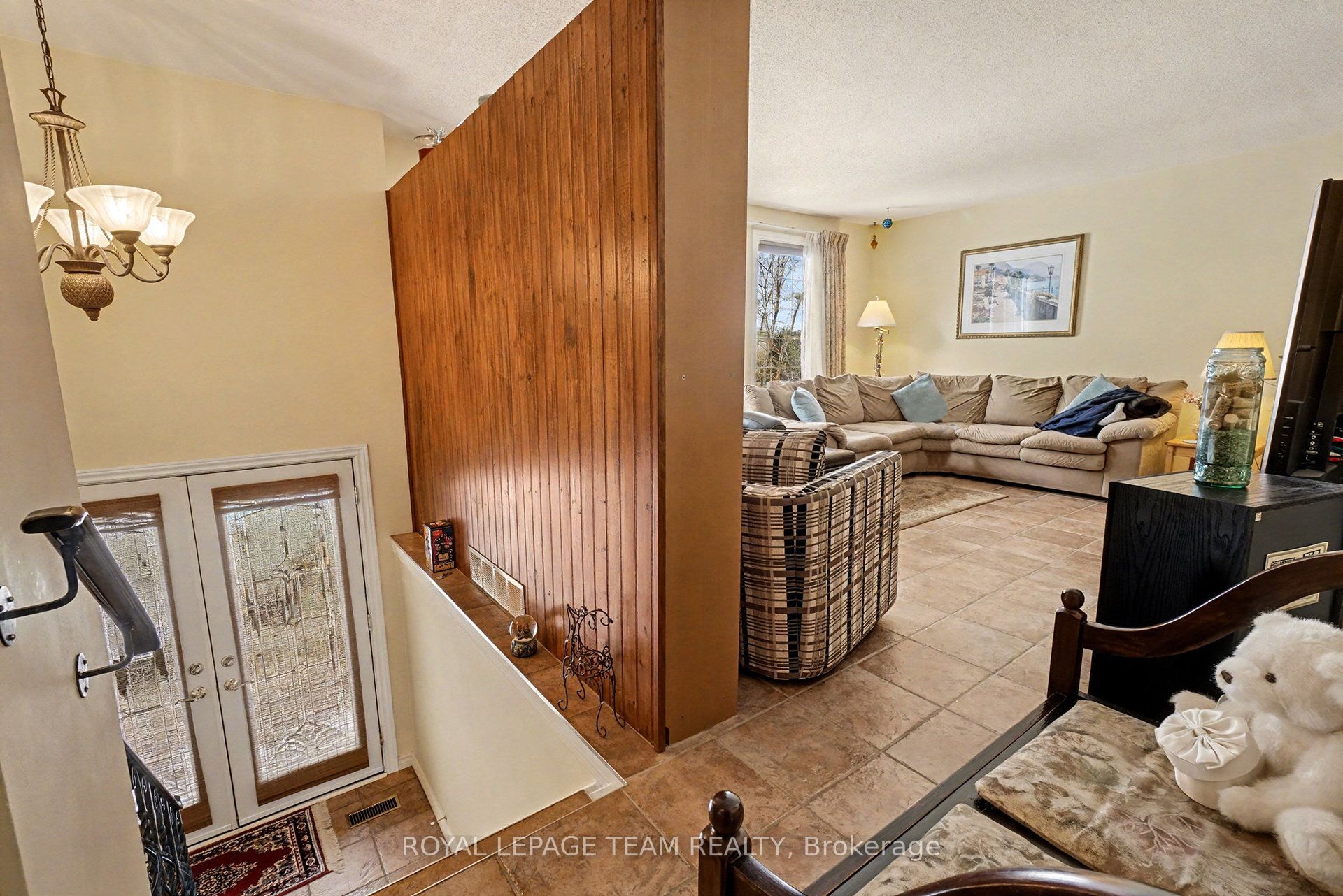 30 Juniper Court, Cityview - Parkwoods Hills - Rideau Shore, ON K2E 5M6 photo 3