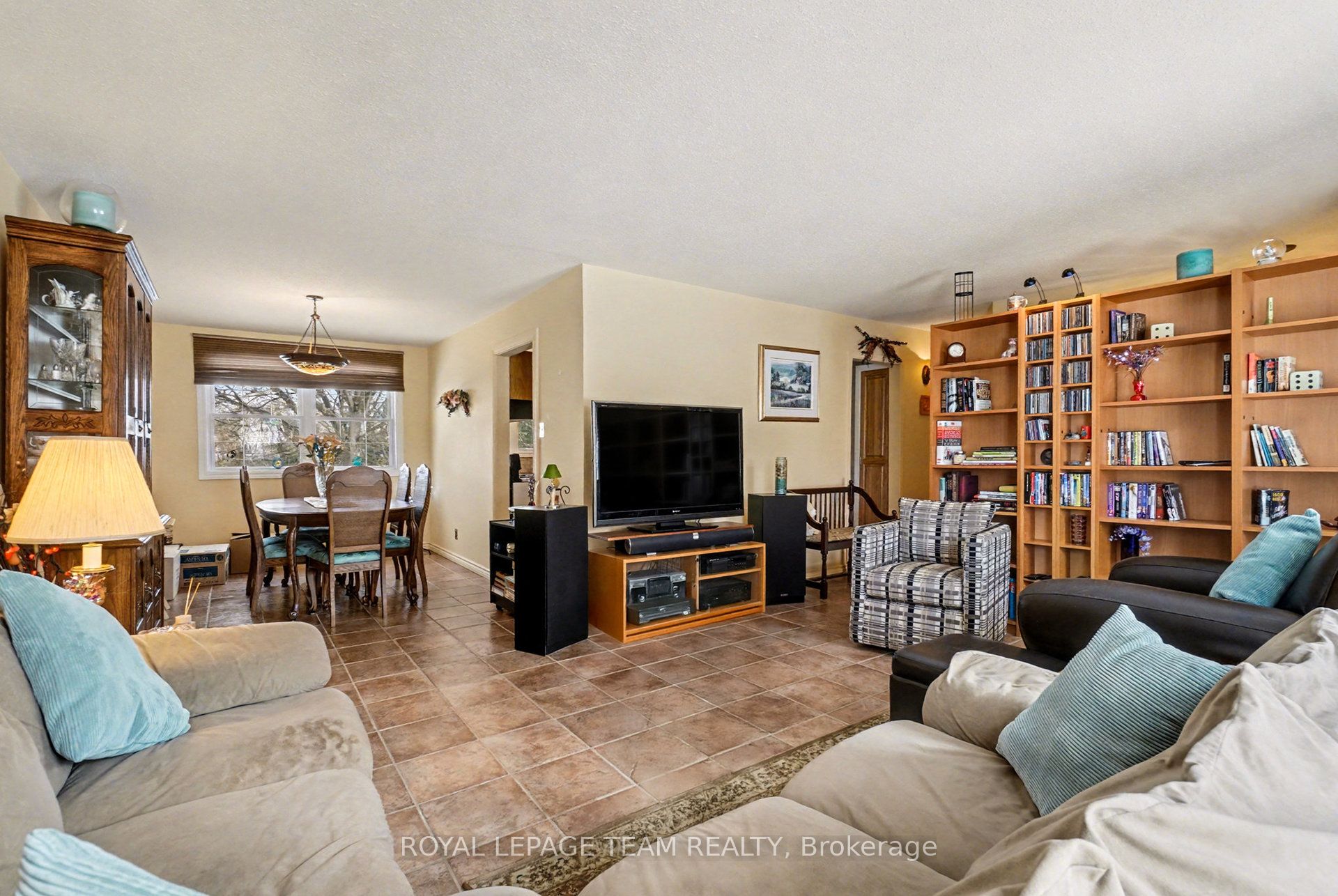 30 Juniper Court, Cityview - Parkwoods Hills - Rideau Shore, ON K2E 5M6 photo 4