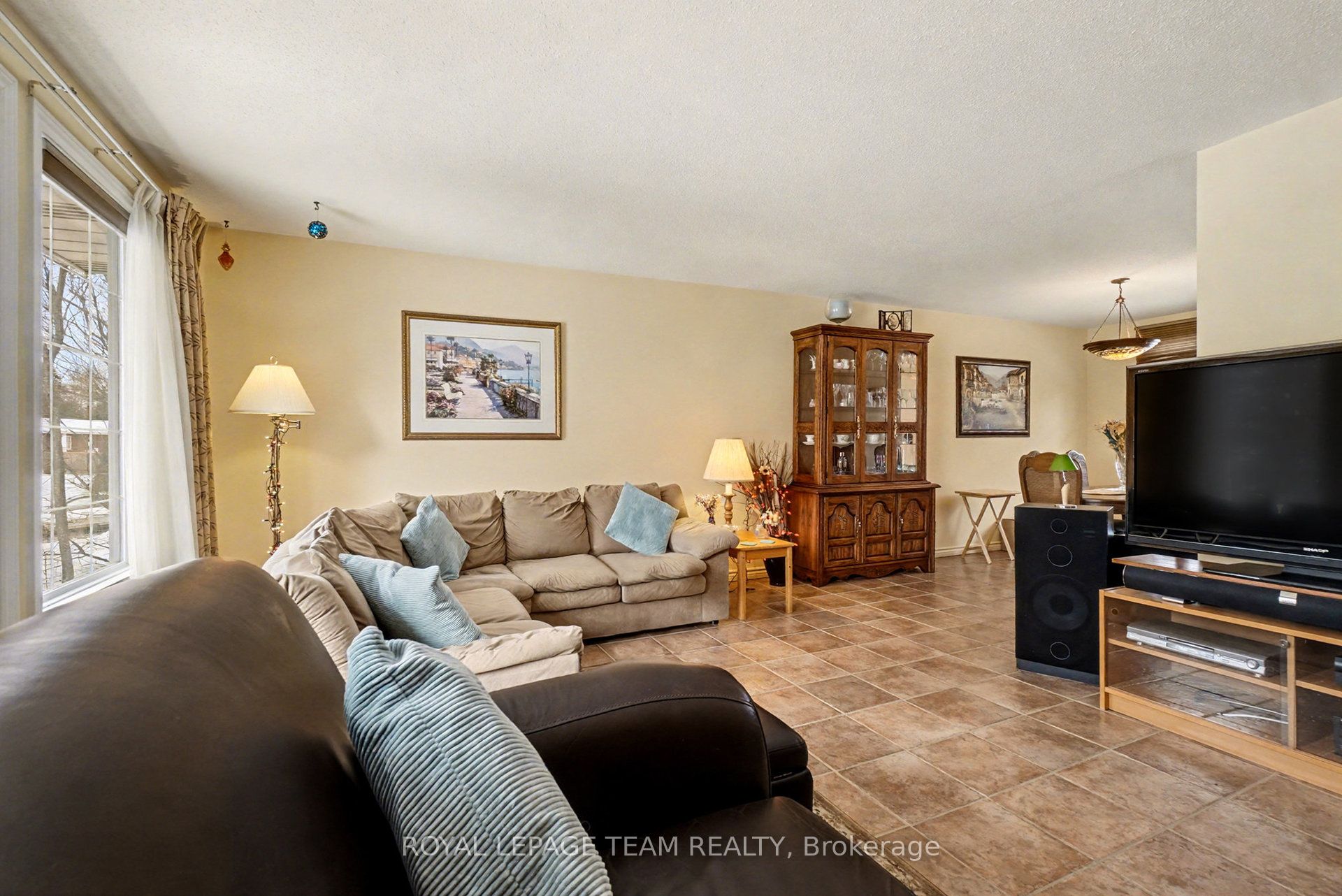 30 Juniper Court, Cityview - Parkwoods Hills - Rideau Shore, ON K2E 5M6 photo 5