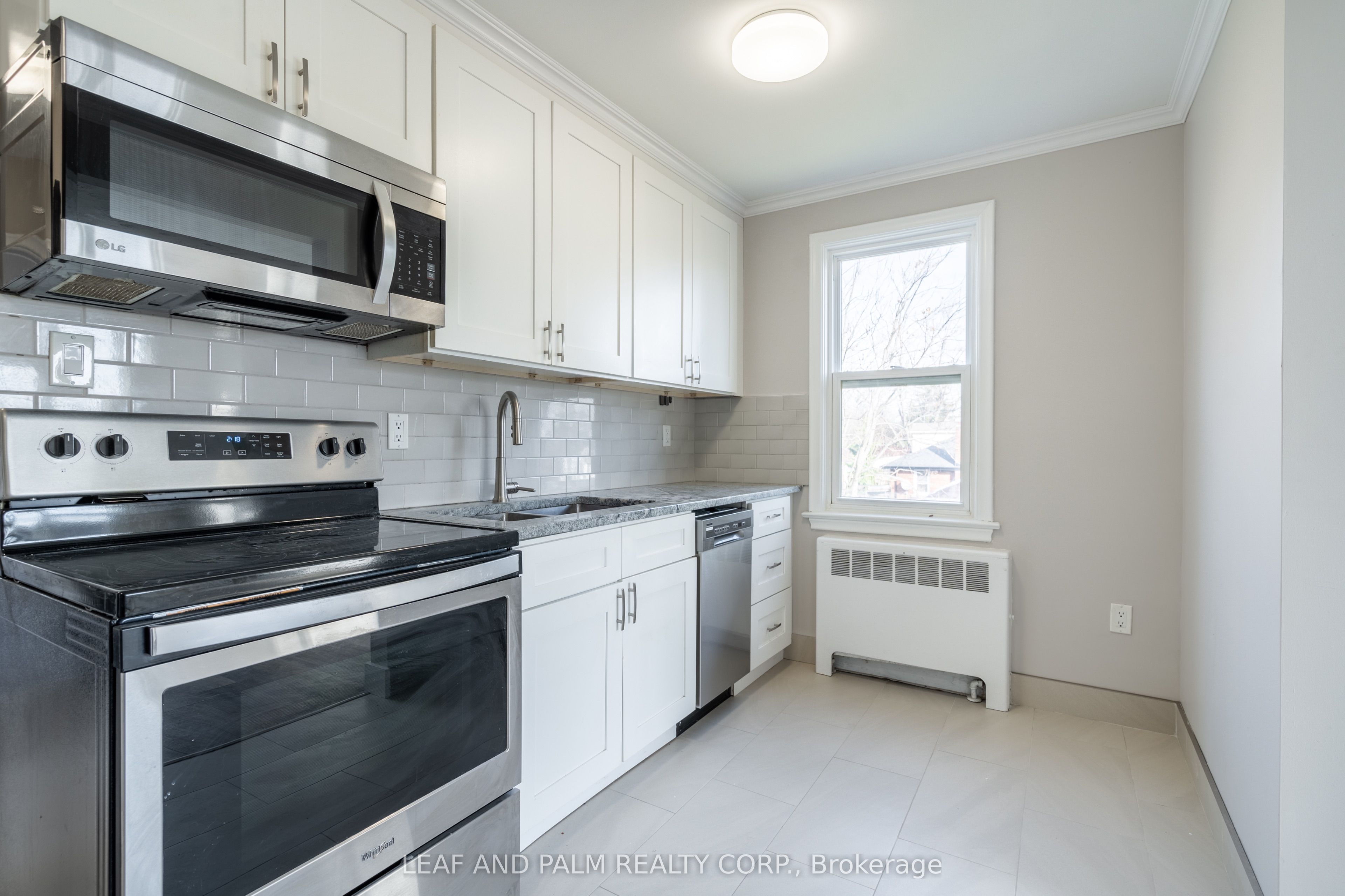 5567 Ontario Avenue 2, Niagara Falls, ON L2E 3S4 photo 2