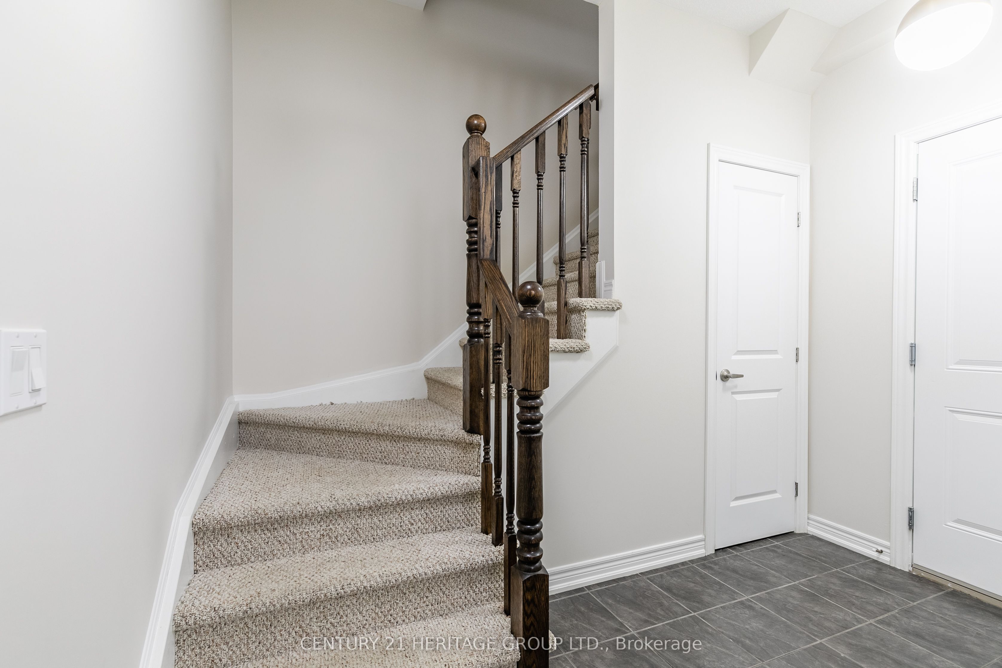 38 Southshore Crescent, Hamilton, ON L8E 0J3 photo 4