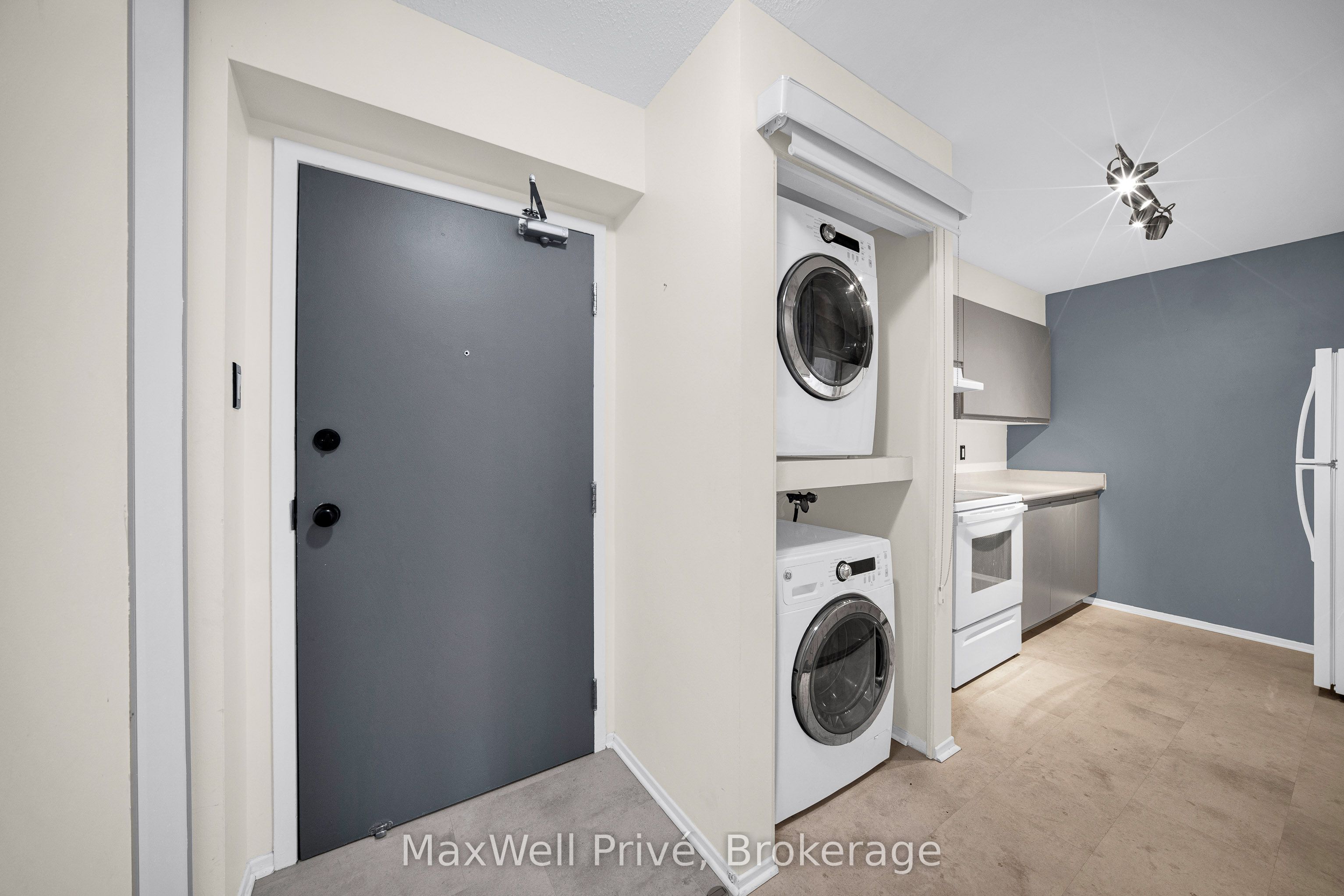 250 Brittany Drive 218, Manor Park - Cardinal Glen and Area, ON K1K 4M1 photo 4