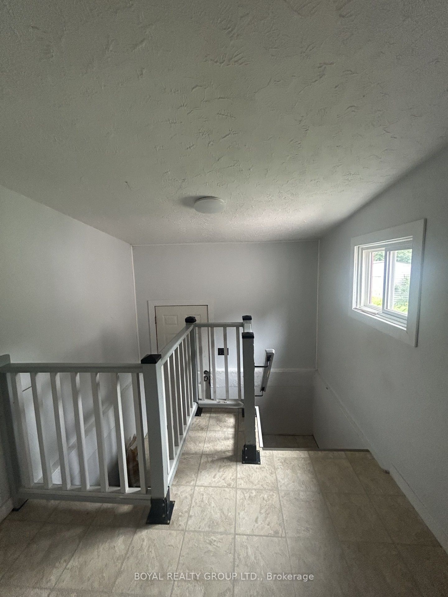 321 Cameron Street, Thunder Bay, ON P7C 2H1 photo 3