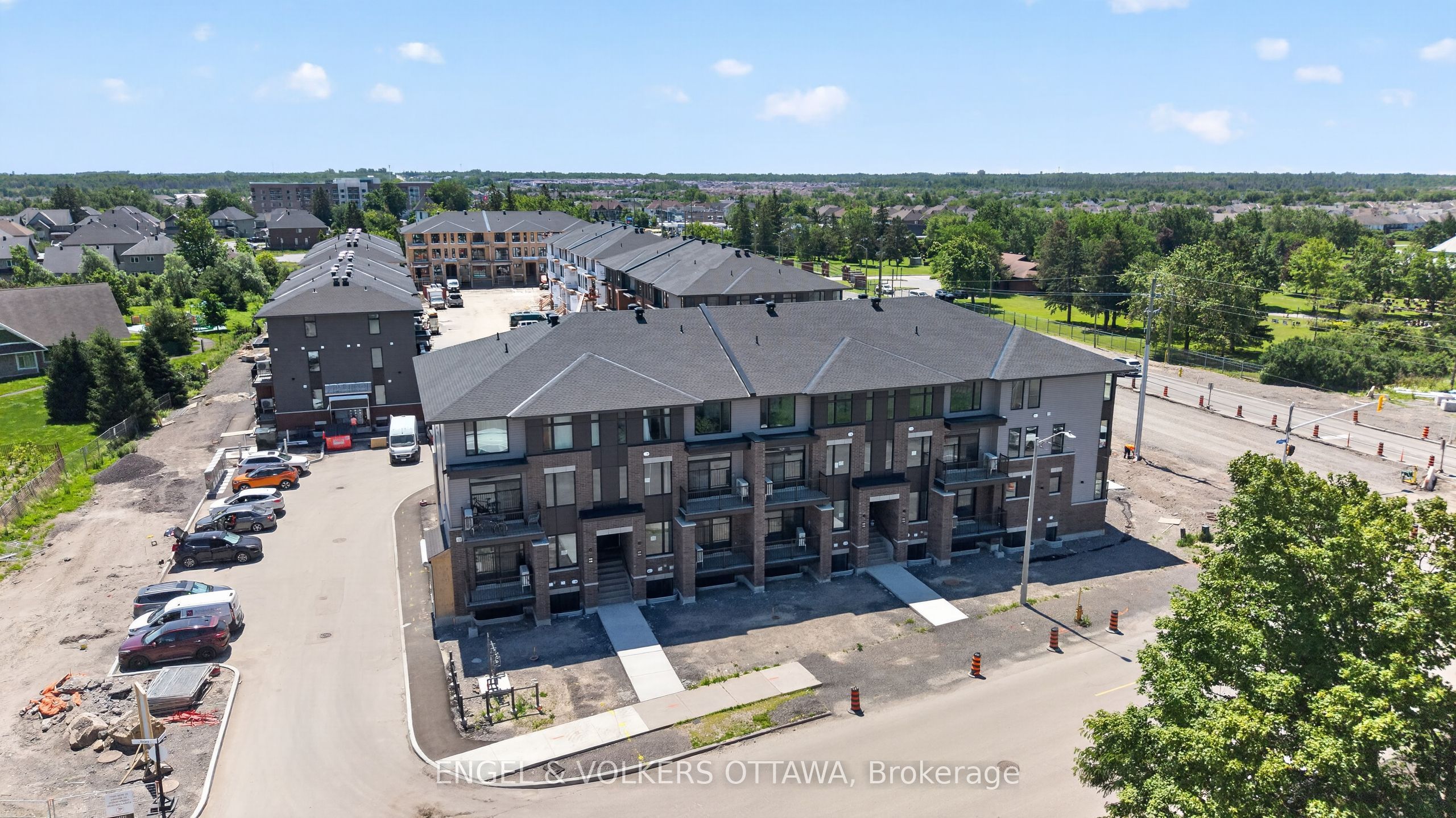 132 Stardust Private, Leitrim, ON K1T 3W6