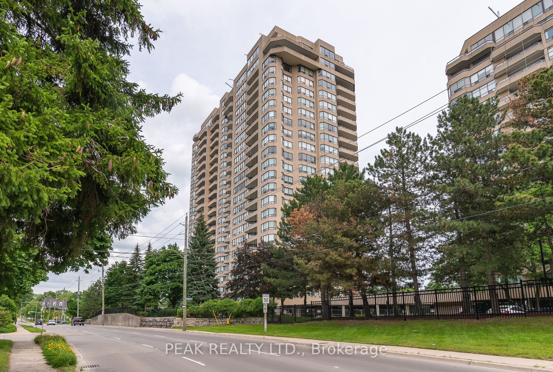 6 Willow Street 2008, Waterloo, ON N2J 4S3 photo 2