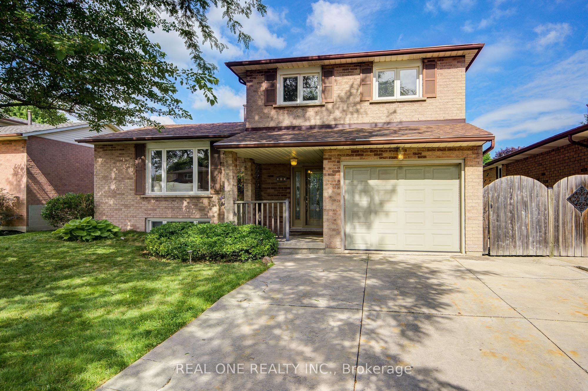 232 Clifton Downs Road, Hamilton, ON L9C 1B5