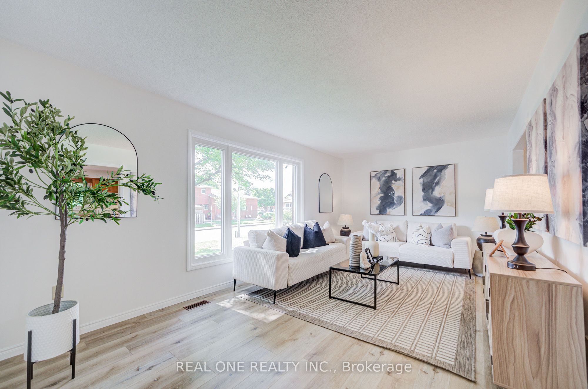 232 Clifton Downs Road, Hamilton, ON L9C 1B5 photo 2