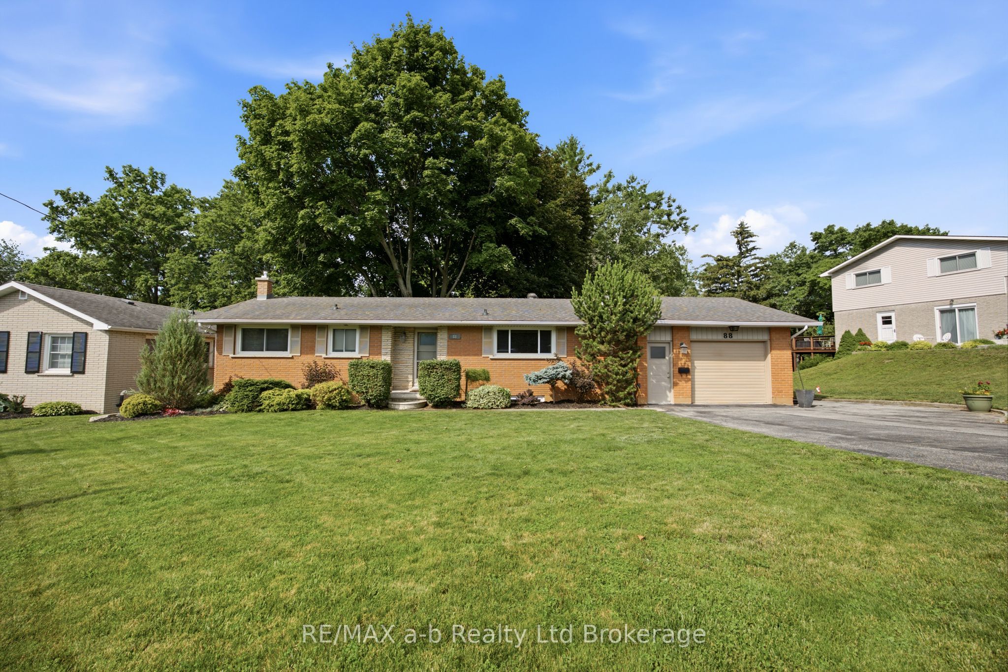 88 Hillside Avenue, Norfolk, ON N4B 1Y3 photo 2