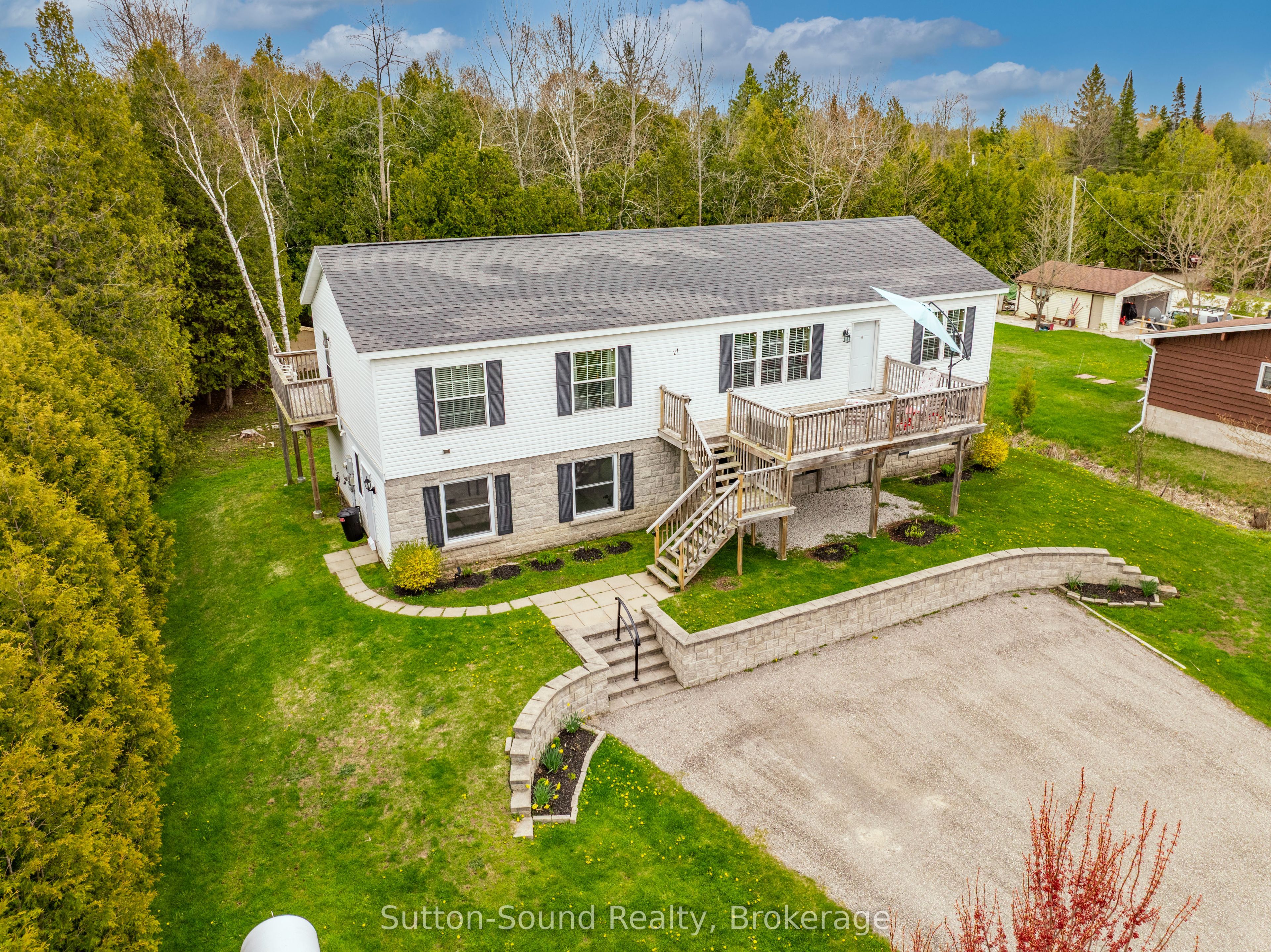 21 Cardinal Avenue, South Bruce Peninsula, ON N0H 2T0
