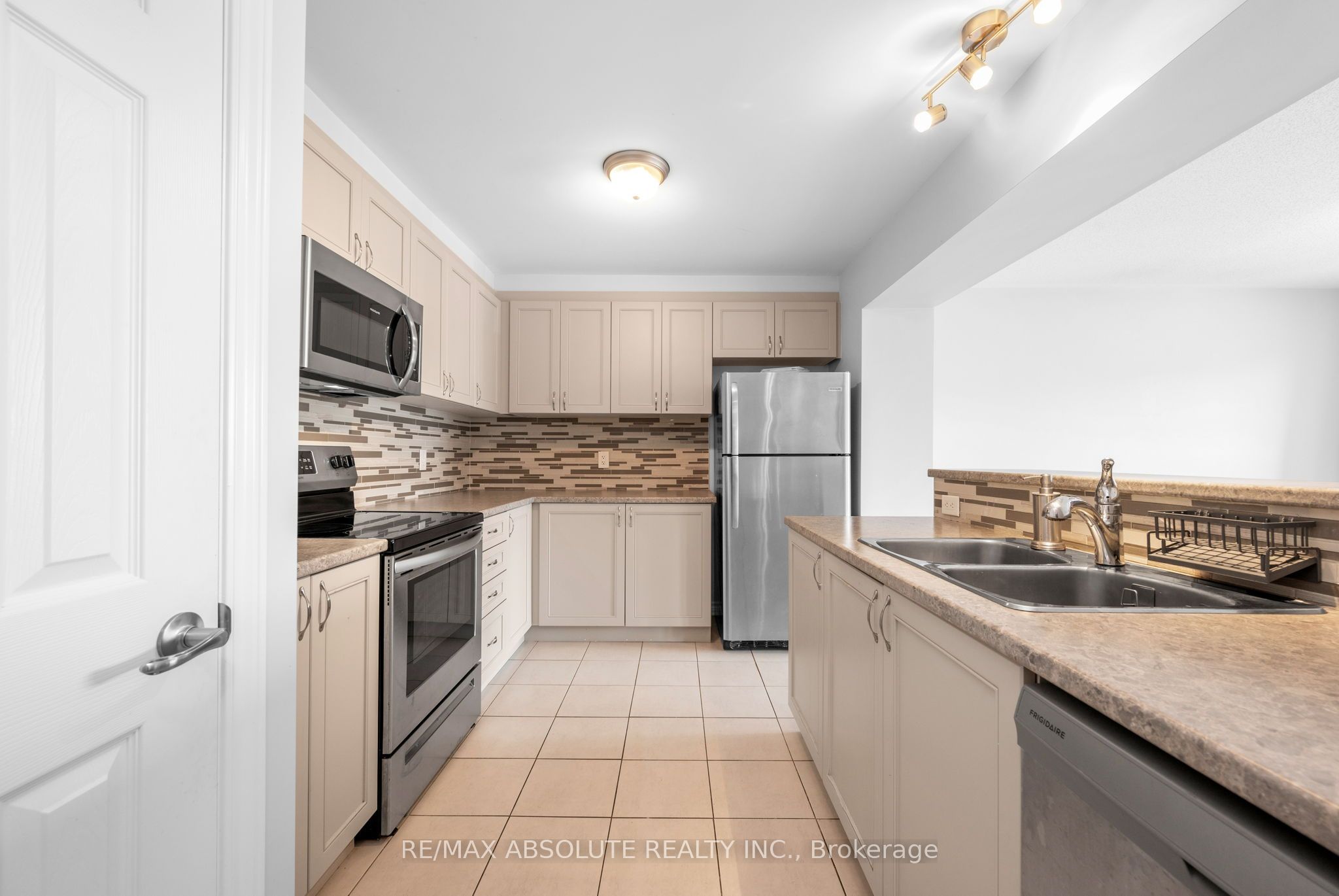 374 Willow Aster Circle, Orleans - Cumberland and Area, ON K4A 1C8 photo 4