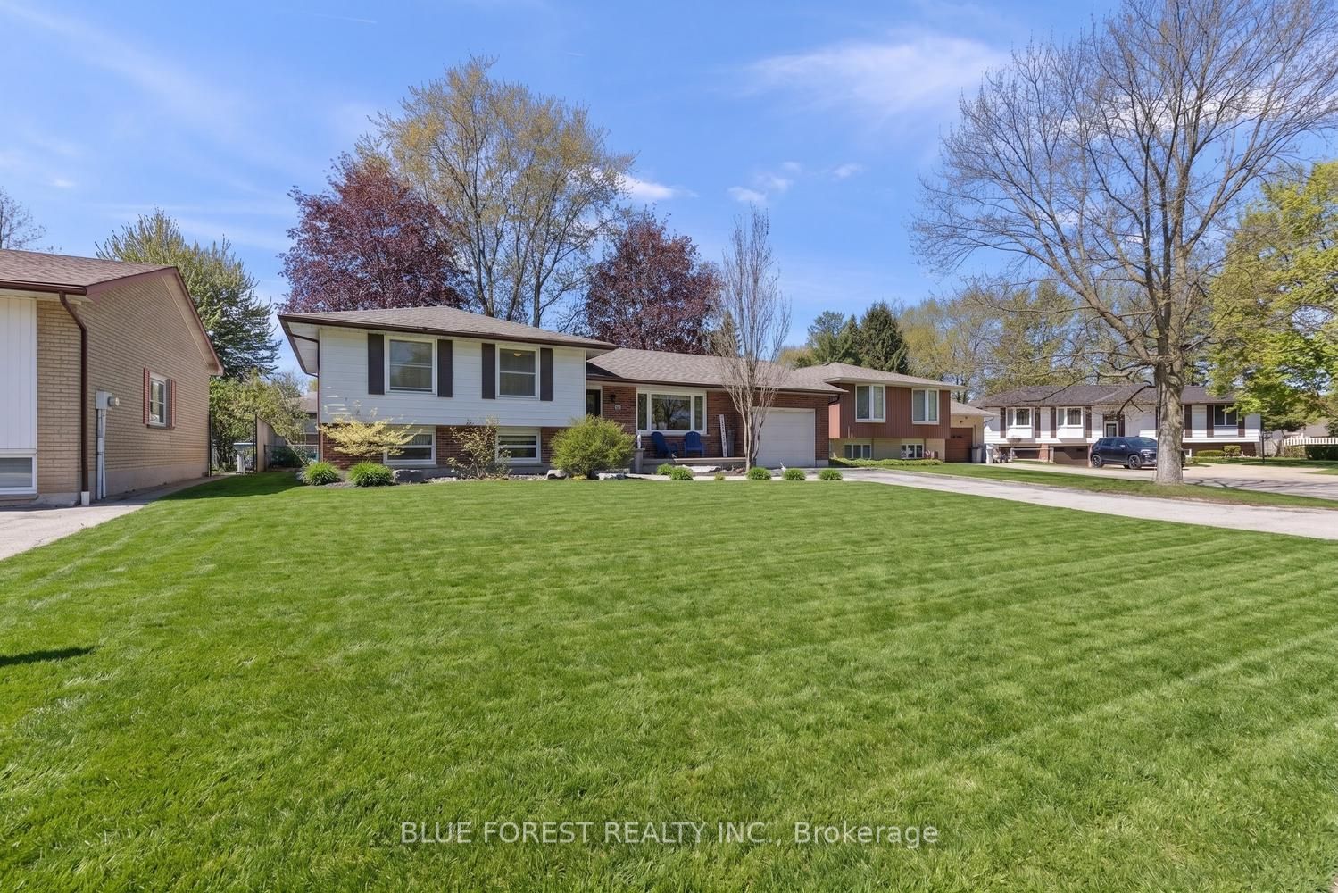 16 Dell Drive, Strathroy-Caradoc, ON N7G 3N5