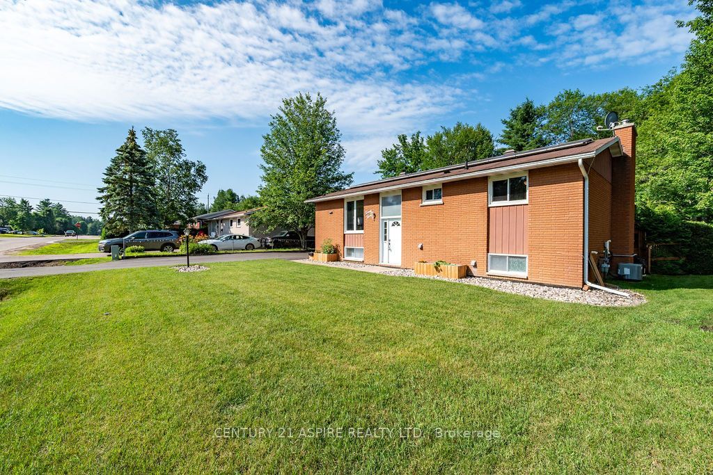 23 Roy Street, Petawawa, ON K8H 3A5 photo 2