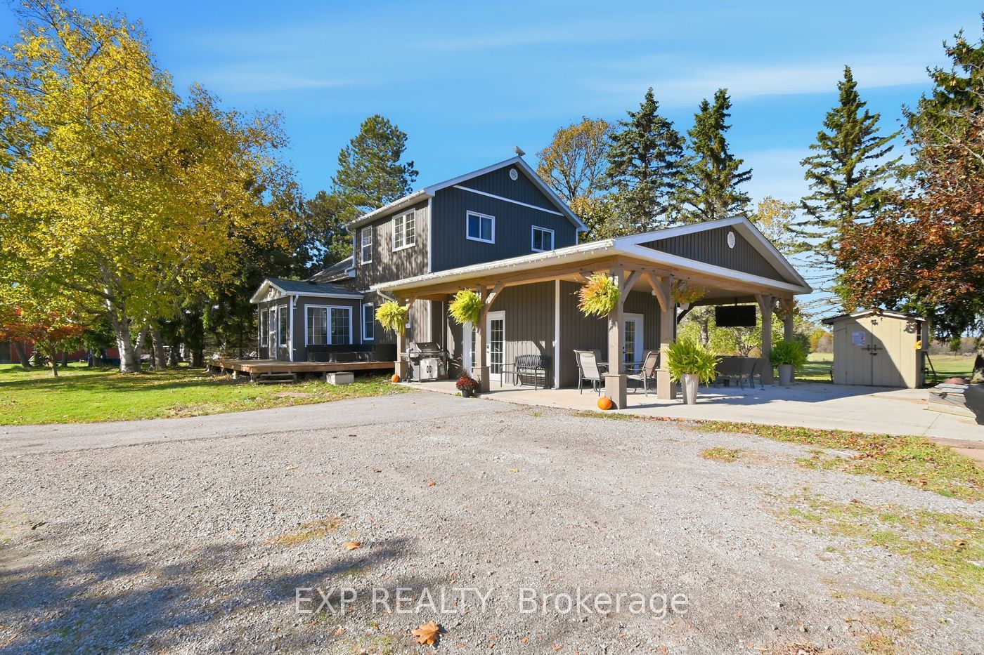 9043 Ridge Road, Niagara Falls, ON L3B 5N7 photo 2