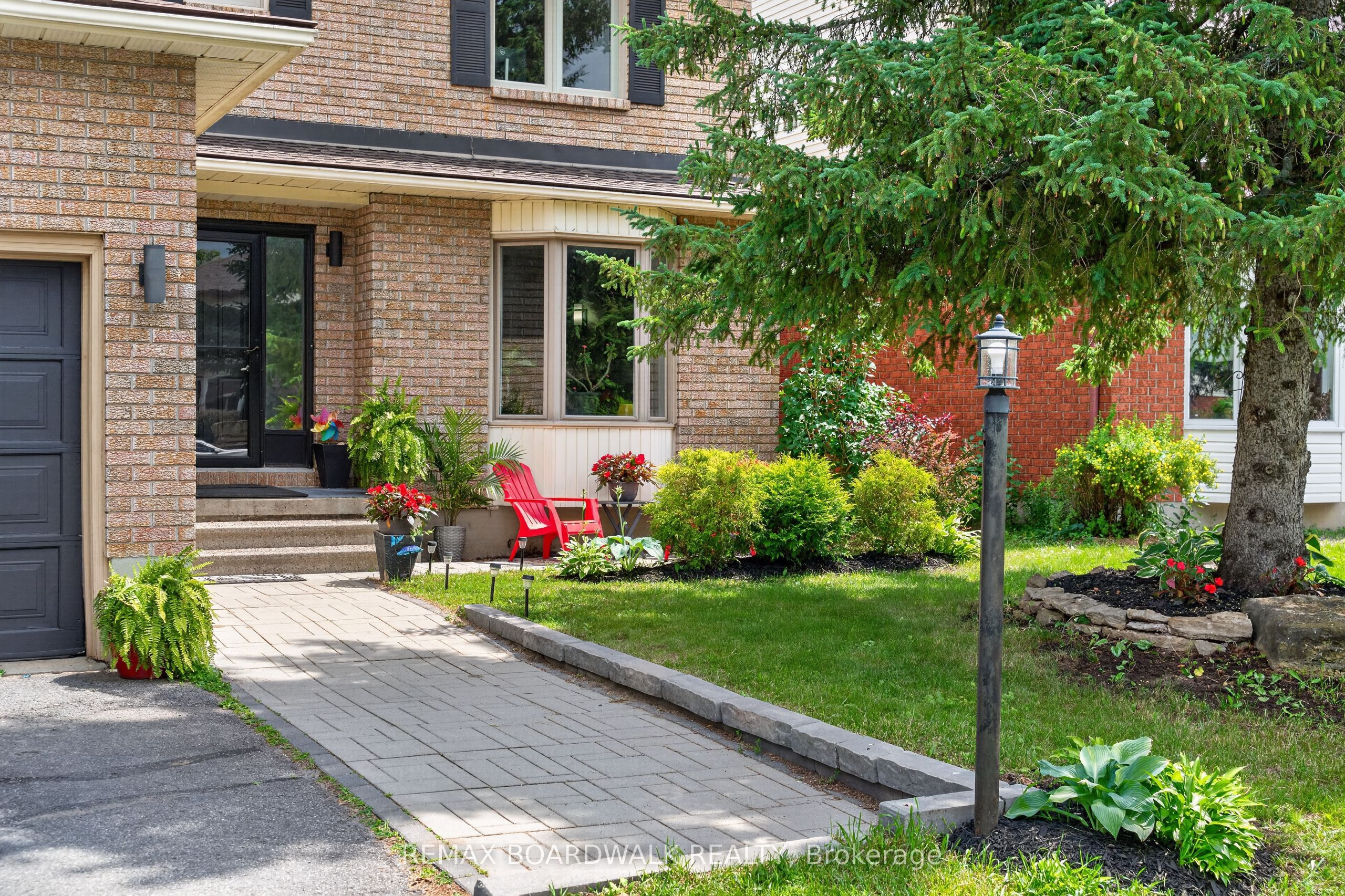 86 Vanstone Drive, Kanata, ON K2L 3T1 photo 2