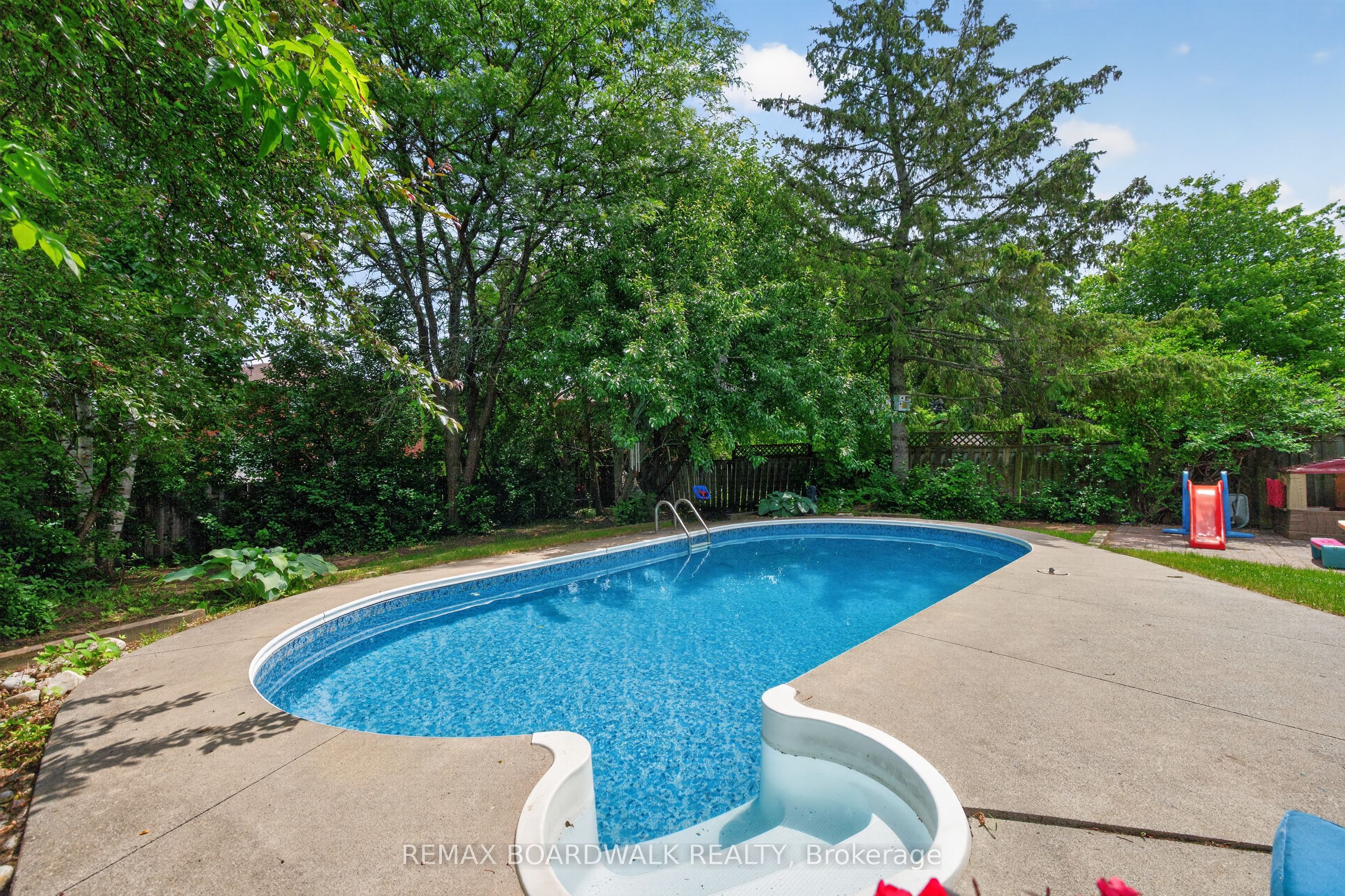 86 Vanstone Drive, Kanata, ON K2L 3T1 photo 5