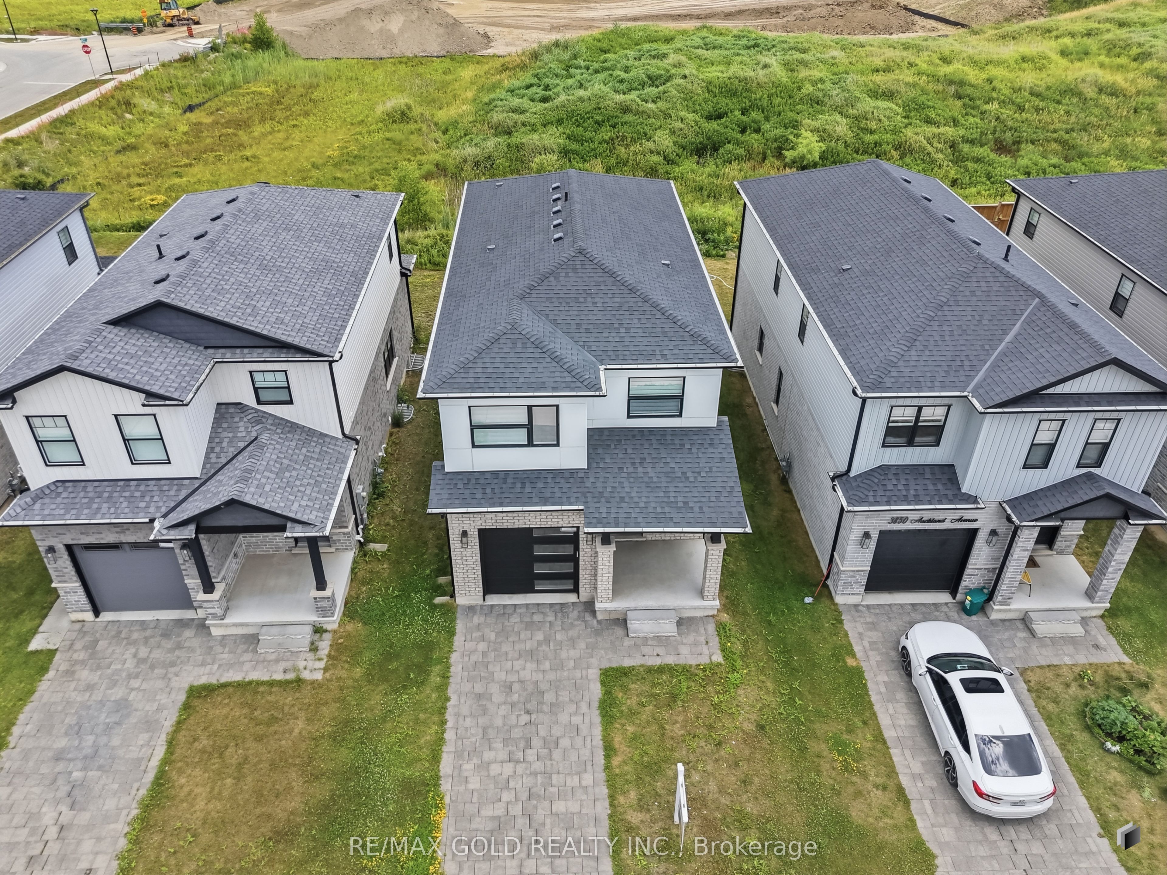 3846 Auckland Avenue, London South, ON N6L 0J2 photo 2