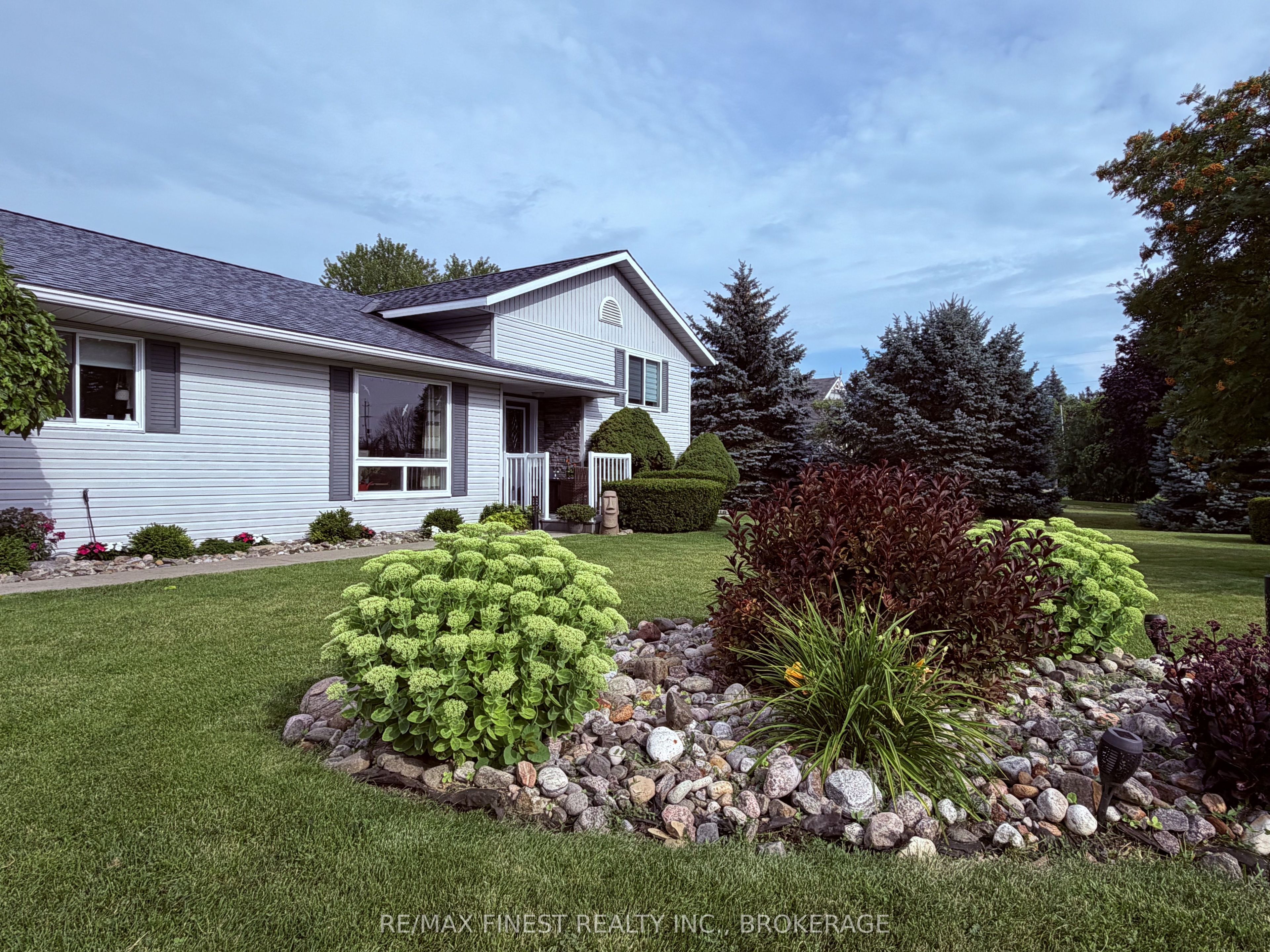 3 Mary Avenue, Prince Edward County, ON K0K 3L0 photo 3