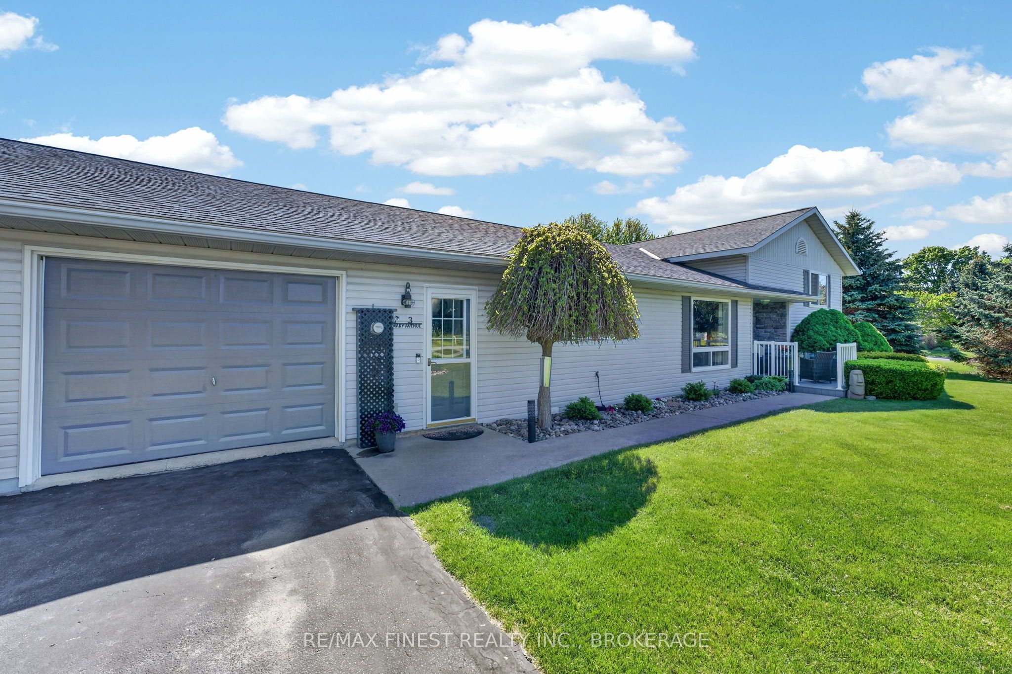 3 Mary Avenue, Prince Edward County, ON K0K 3L0 photo 4