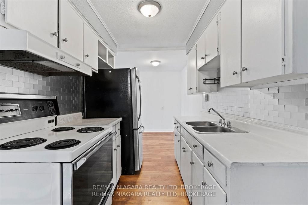 27 Main Street 2, St. Catharines, ON L2N 4T6 photo 2