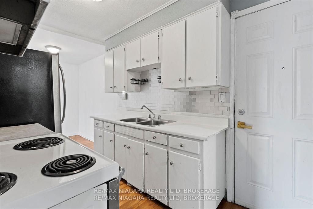 27 Main Street 2, St. Catharines, ON L2N 4T6 photo 3