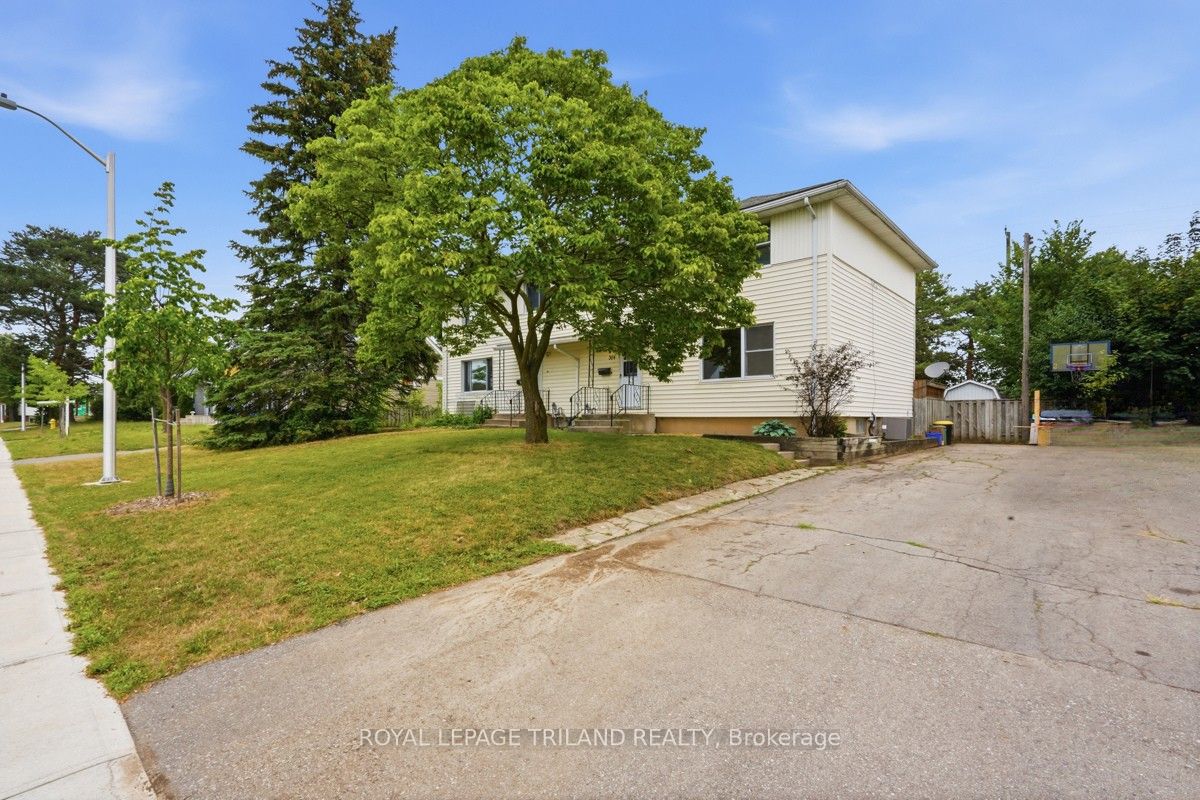 364 Flanders Row, London East, ON N5Y 1C4 photo 2