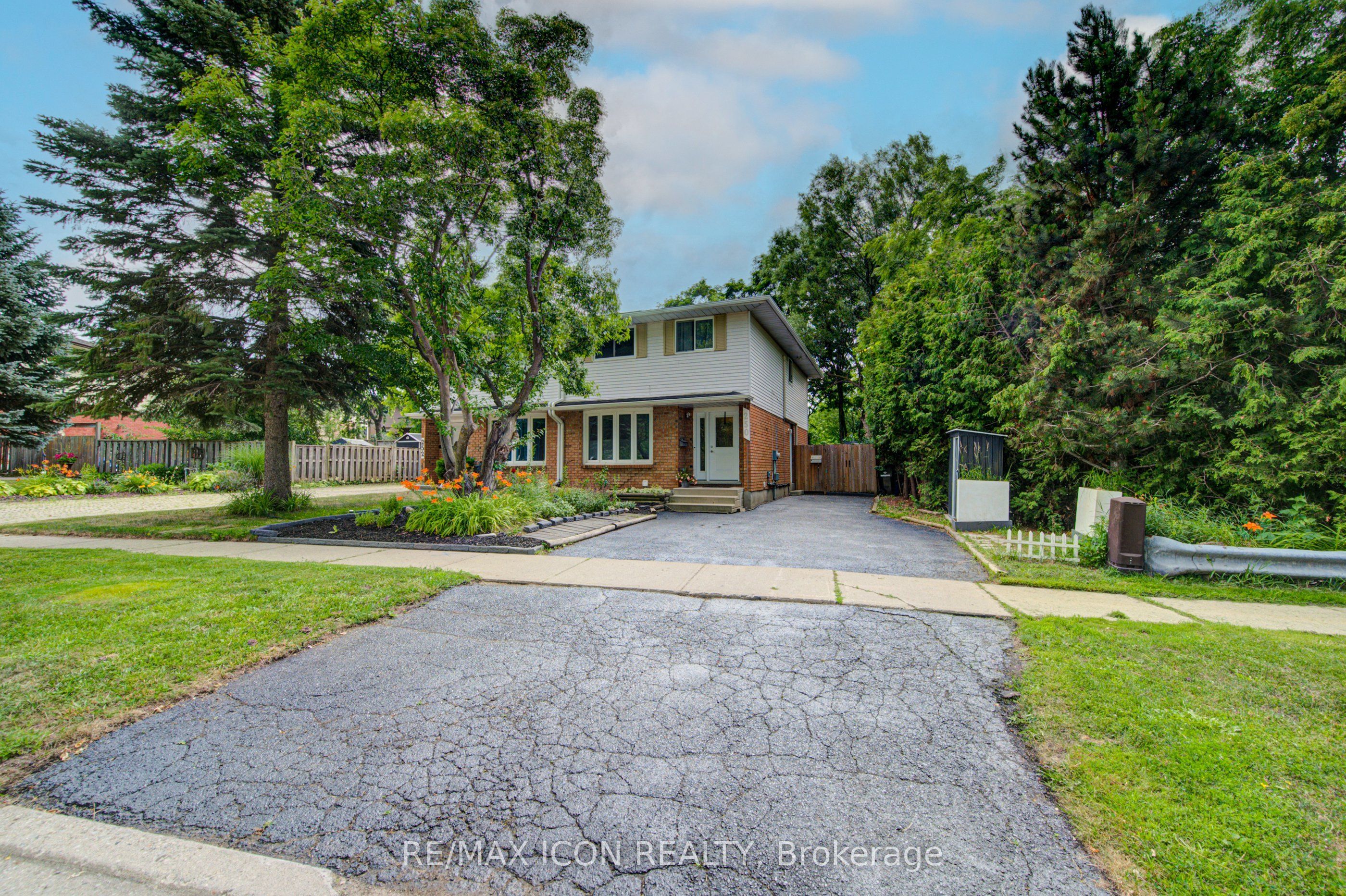 250 Dinison Crescent, Kitchener, ON N2E 3G8 photo 2