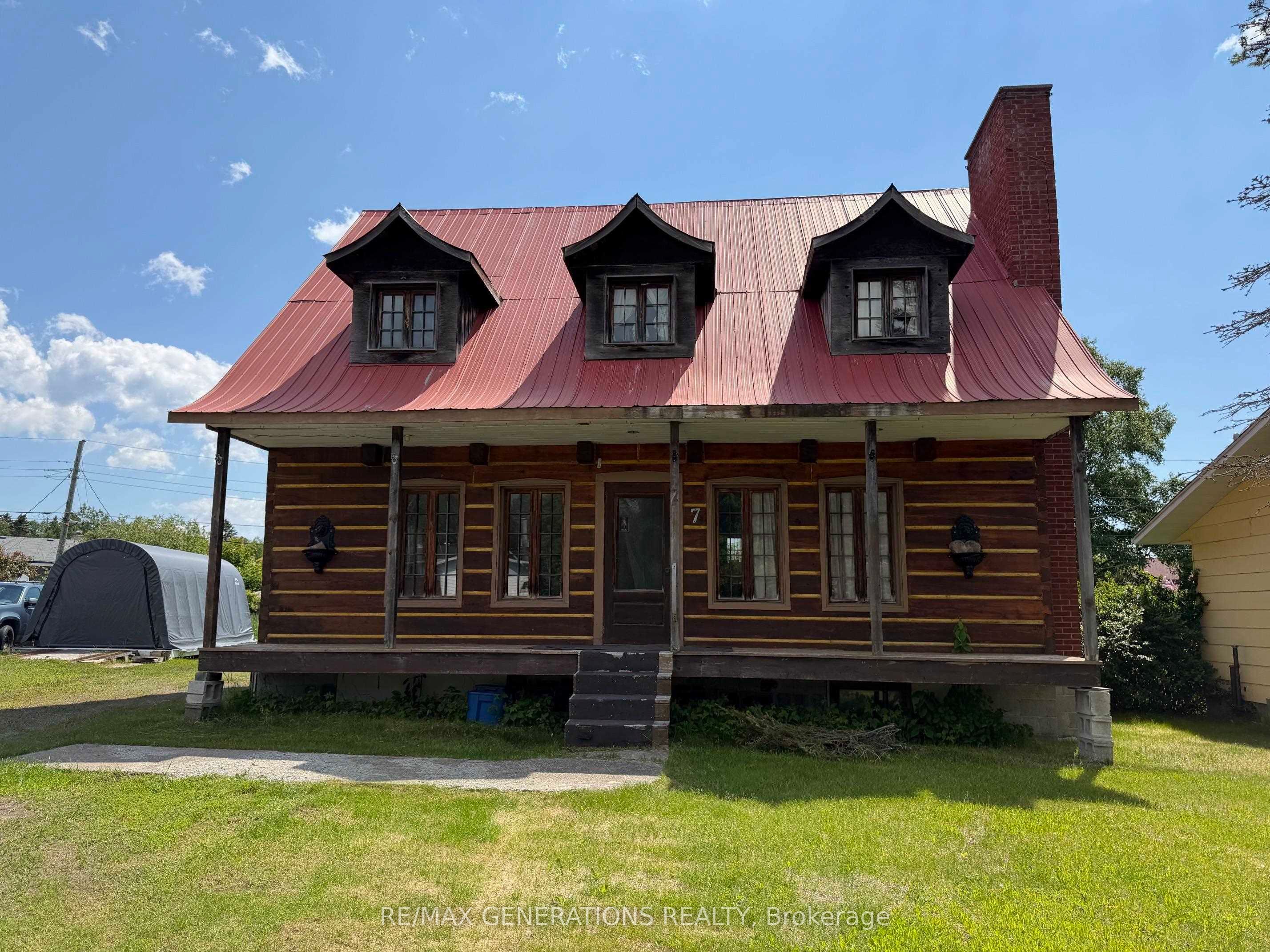 7 East Grove Crescent, Terrace Bay, ON P0T 2W0