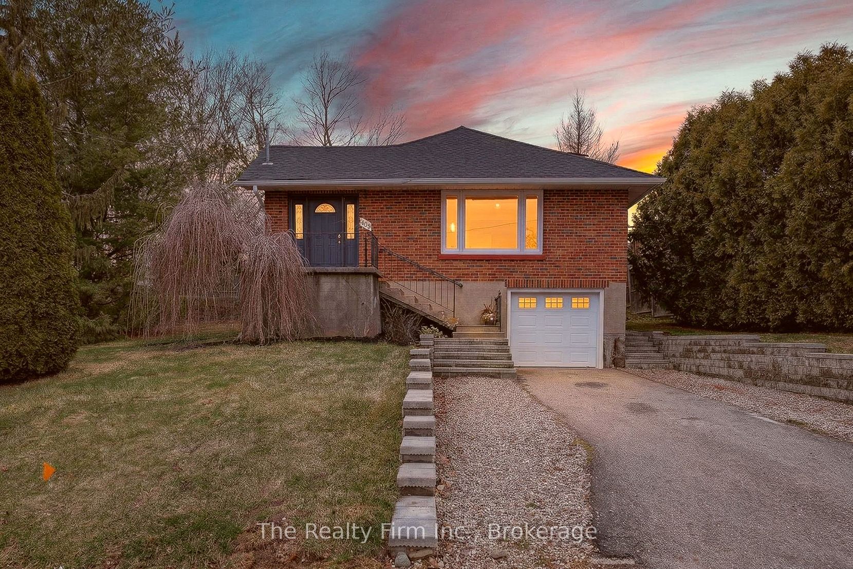105 King Street E, Ingersoll, ON N5C 1G8 photo 2