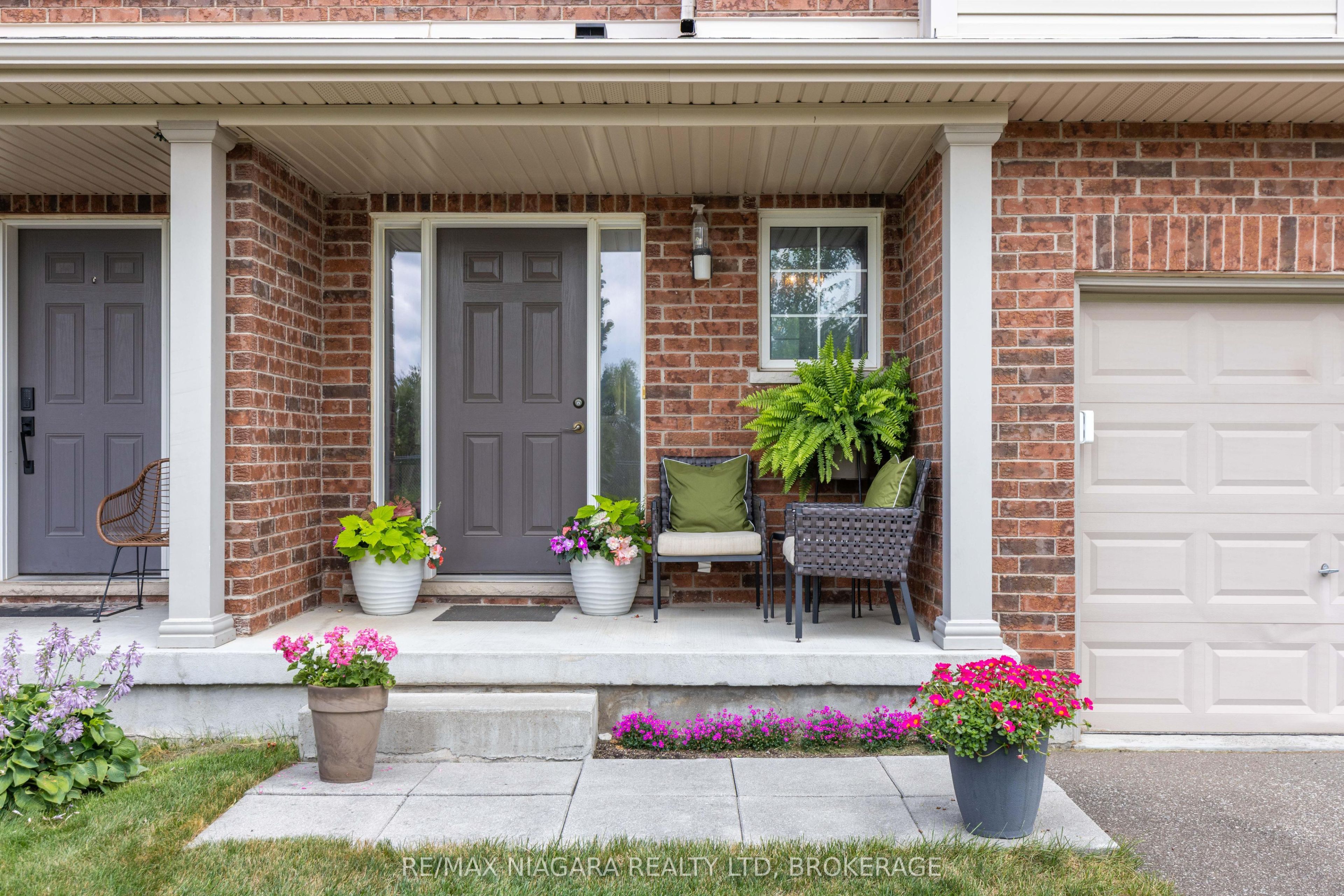 8625 Upper Canada Drive, Niagara Falls, ON L2H 0B7 photo 2