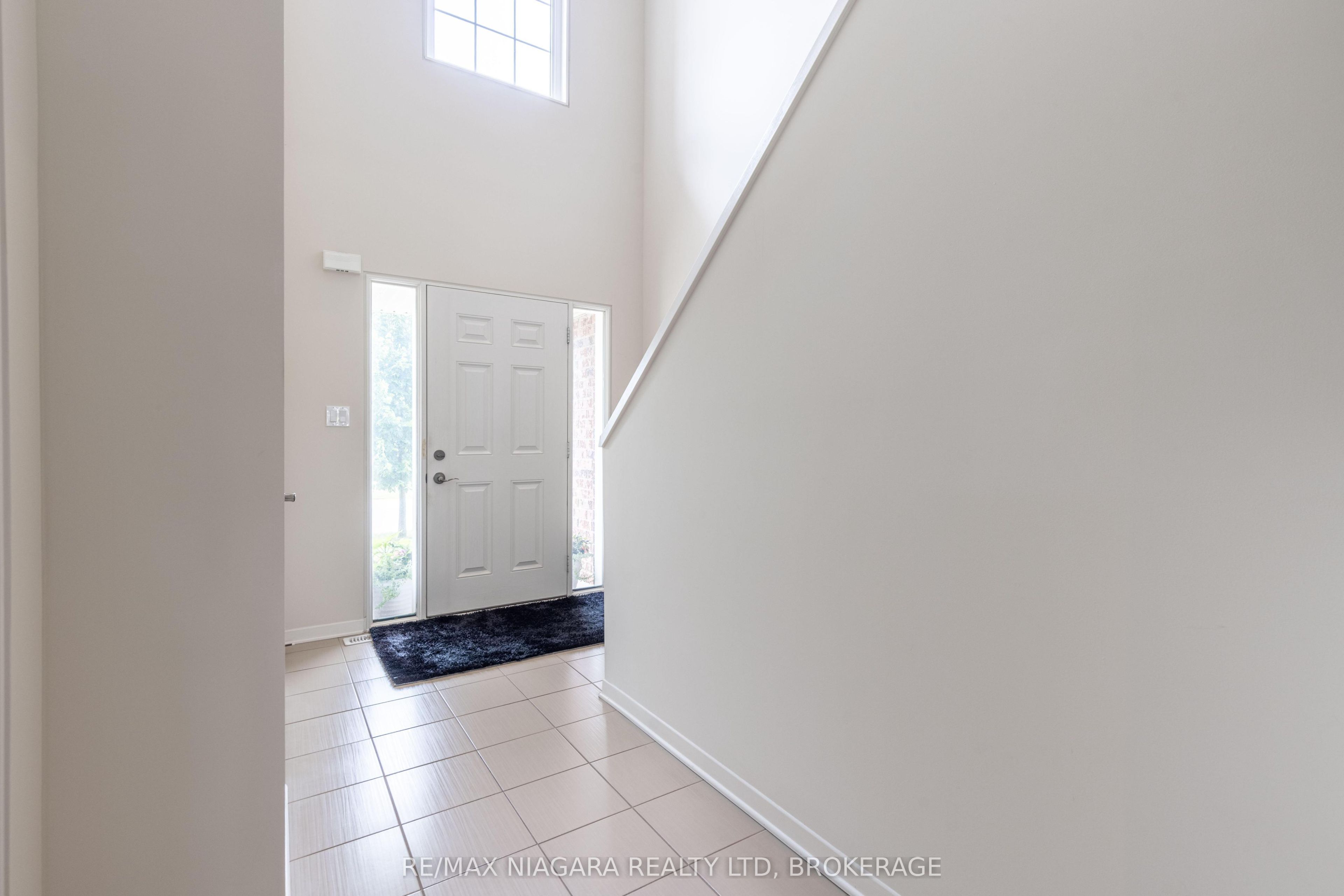 8625 Upper Canada Drive, Niagara Falls, ON L2H 0B7 photo 3