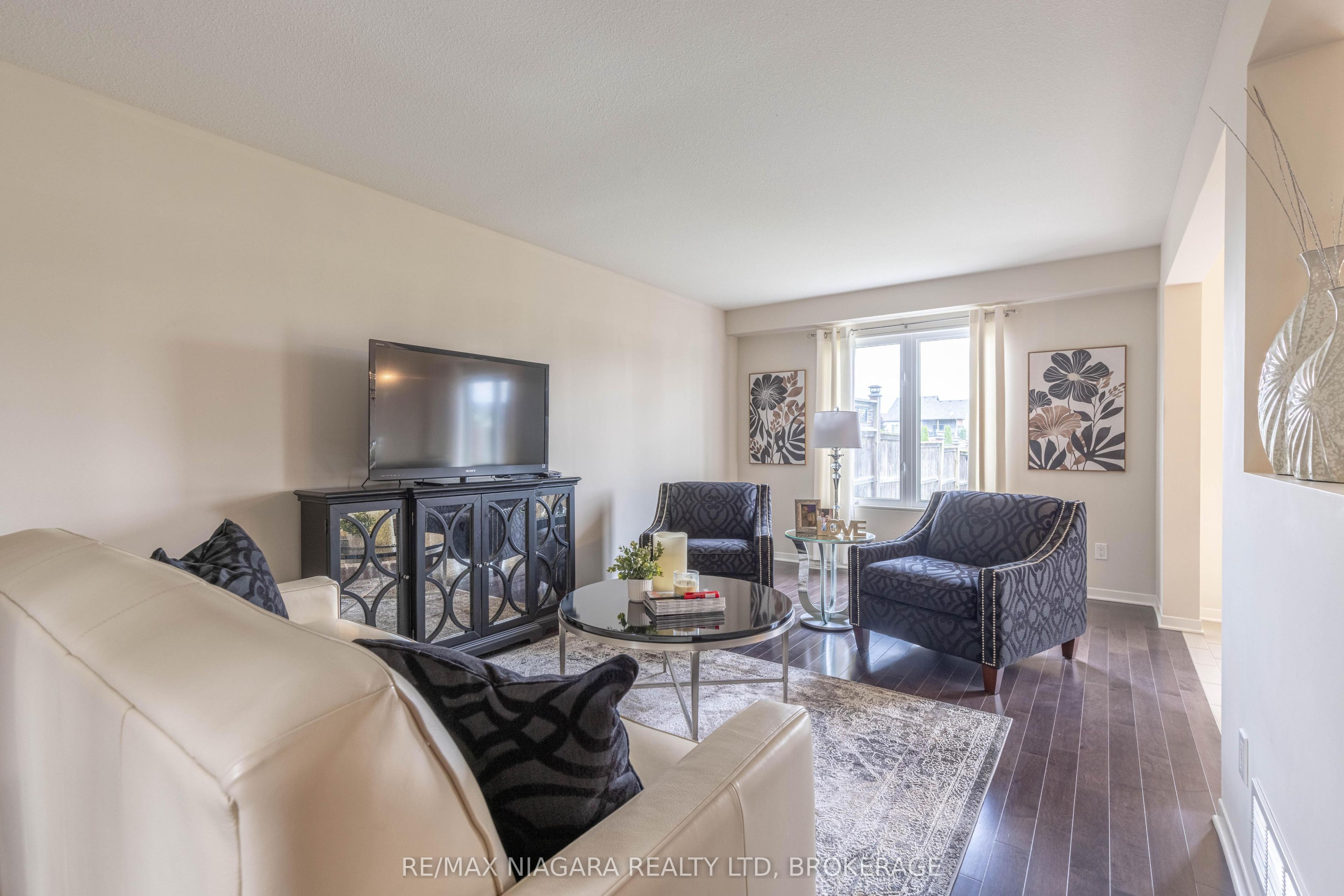8625 Upper Canada Drive, Niagara Falls, ON L2H 0B7 photo 4