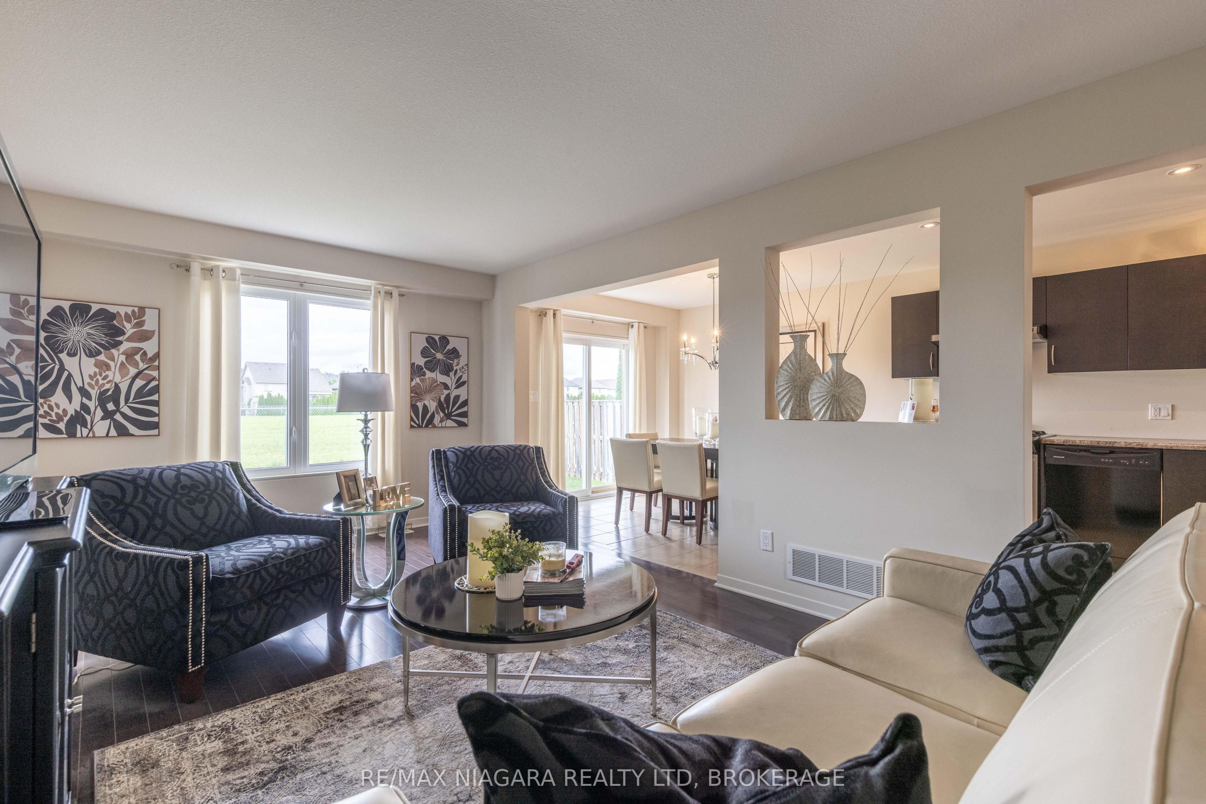 8625 Upper Canada Drive, Niagara Falls, ON L2H 0B7 photo 5