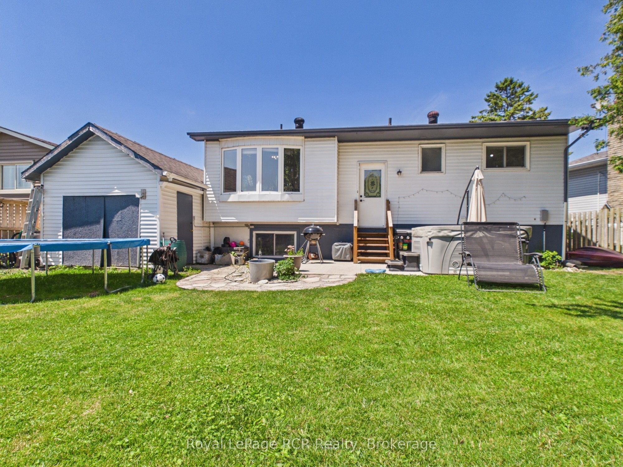 892 Brownell Drive, Kincardine, ON N2Z 1N2 photo 2