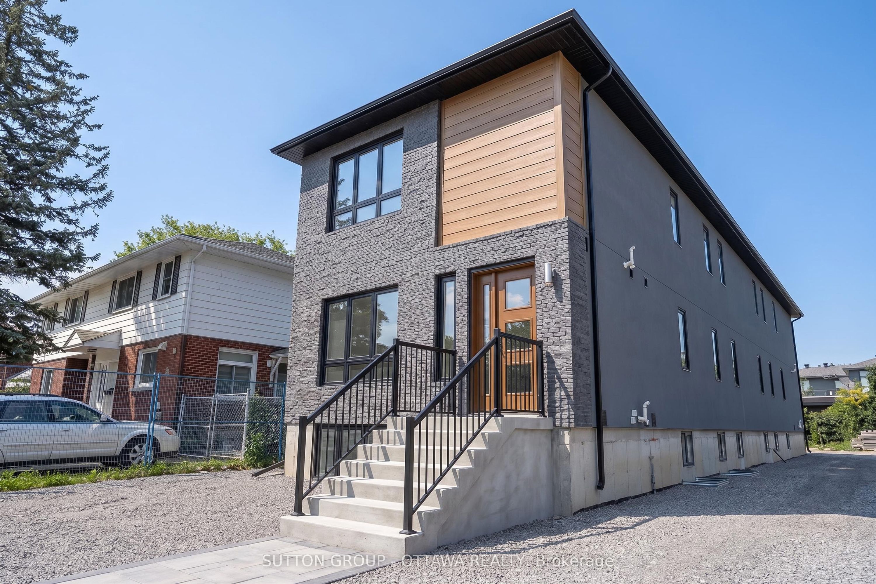 944 Woodroffe Avenue, Britannia Heights - Queensway Terrace N and Area, ON K2A 3R7