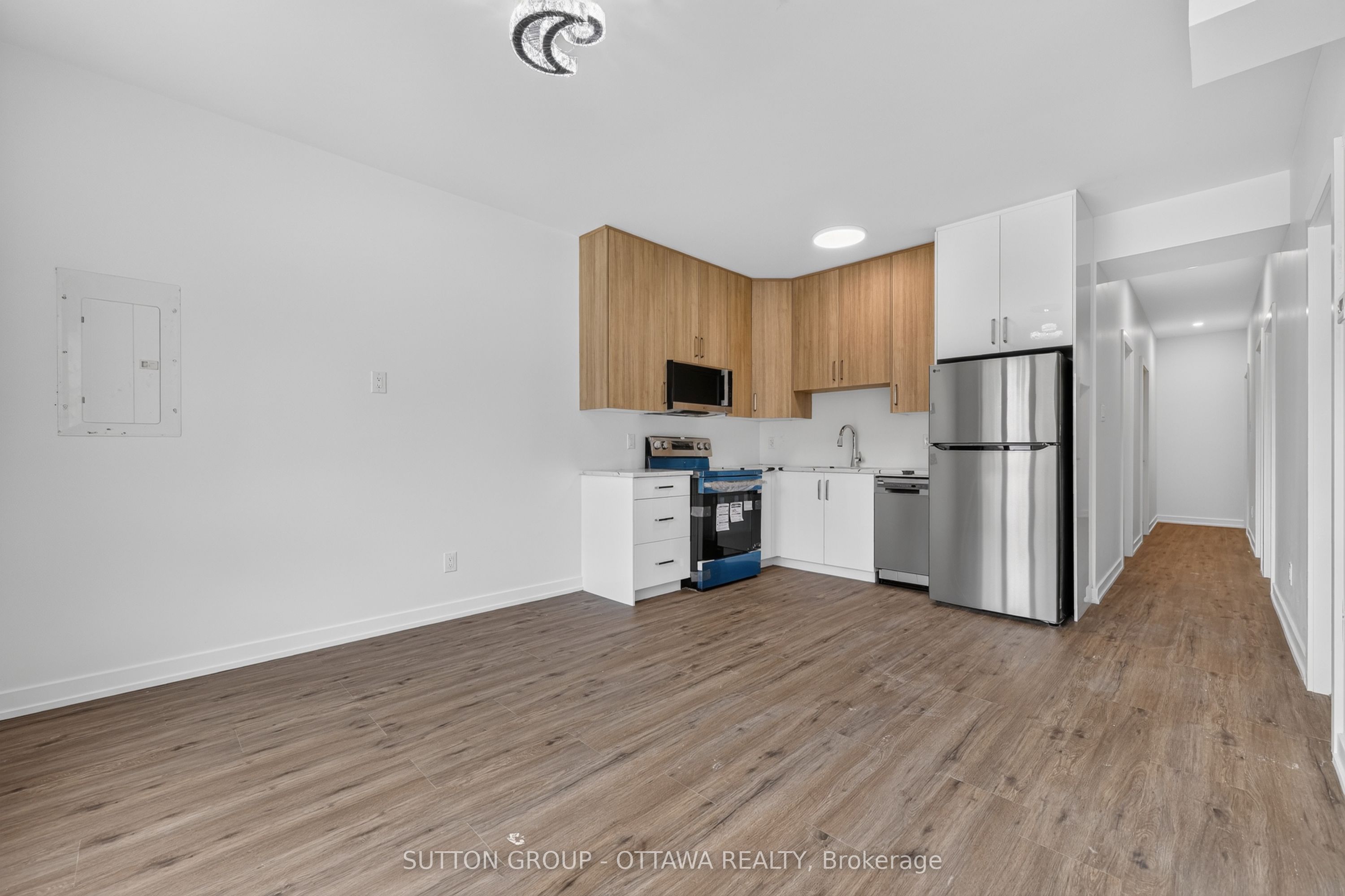 944 Woodroffe Avenue, Britannia Heights - Queensway Terrace N and Area, ON K2A 3R7 photo 4