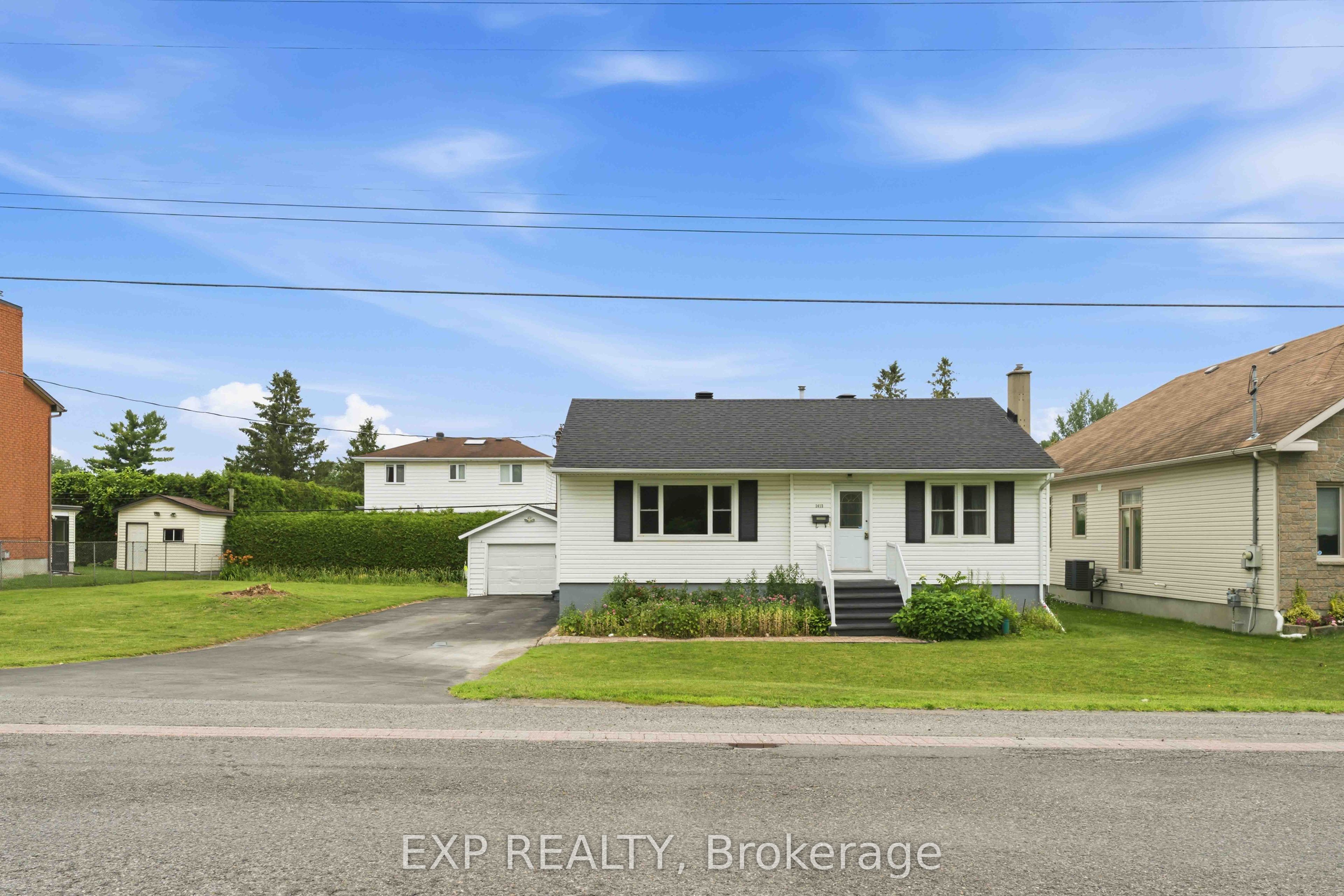 1613 Queensdale Avenue, Blossom Park - Airport and Area, ON K1T 1J4