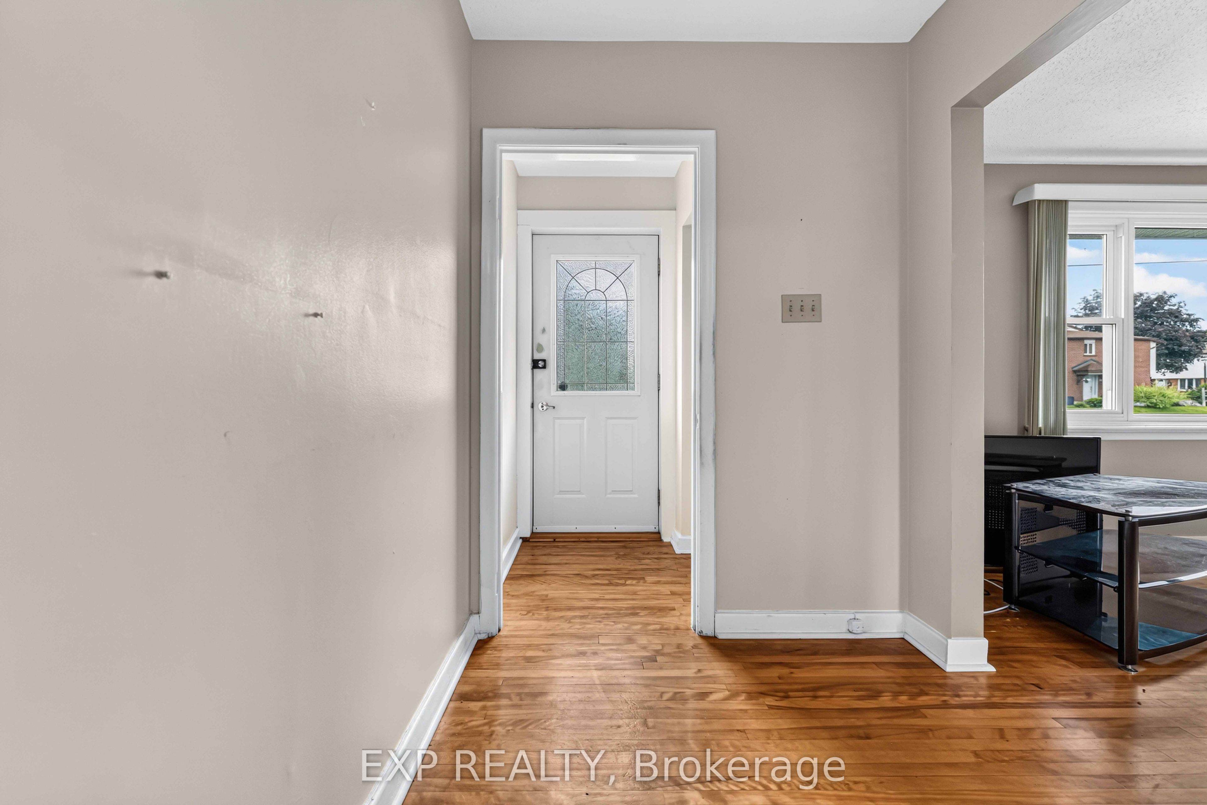 1613 Queensdale Avenue, Blossom Park - Airport and Area, ON K1T 1J4 photo 4