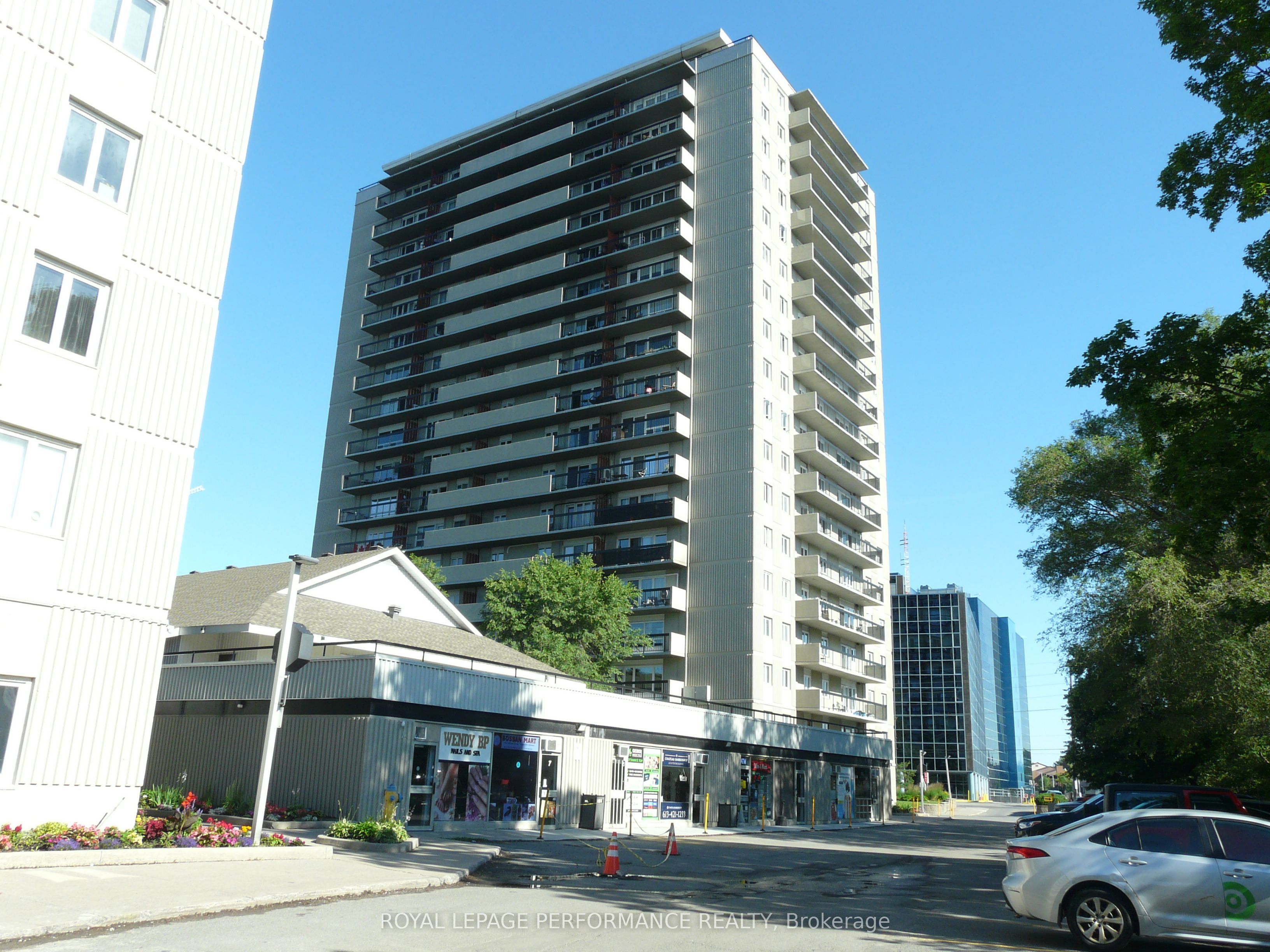 158A Mcarthur Avenue 907, Vanier and Kingsview Park, ON K1J 7E7